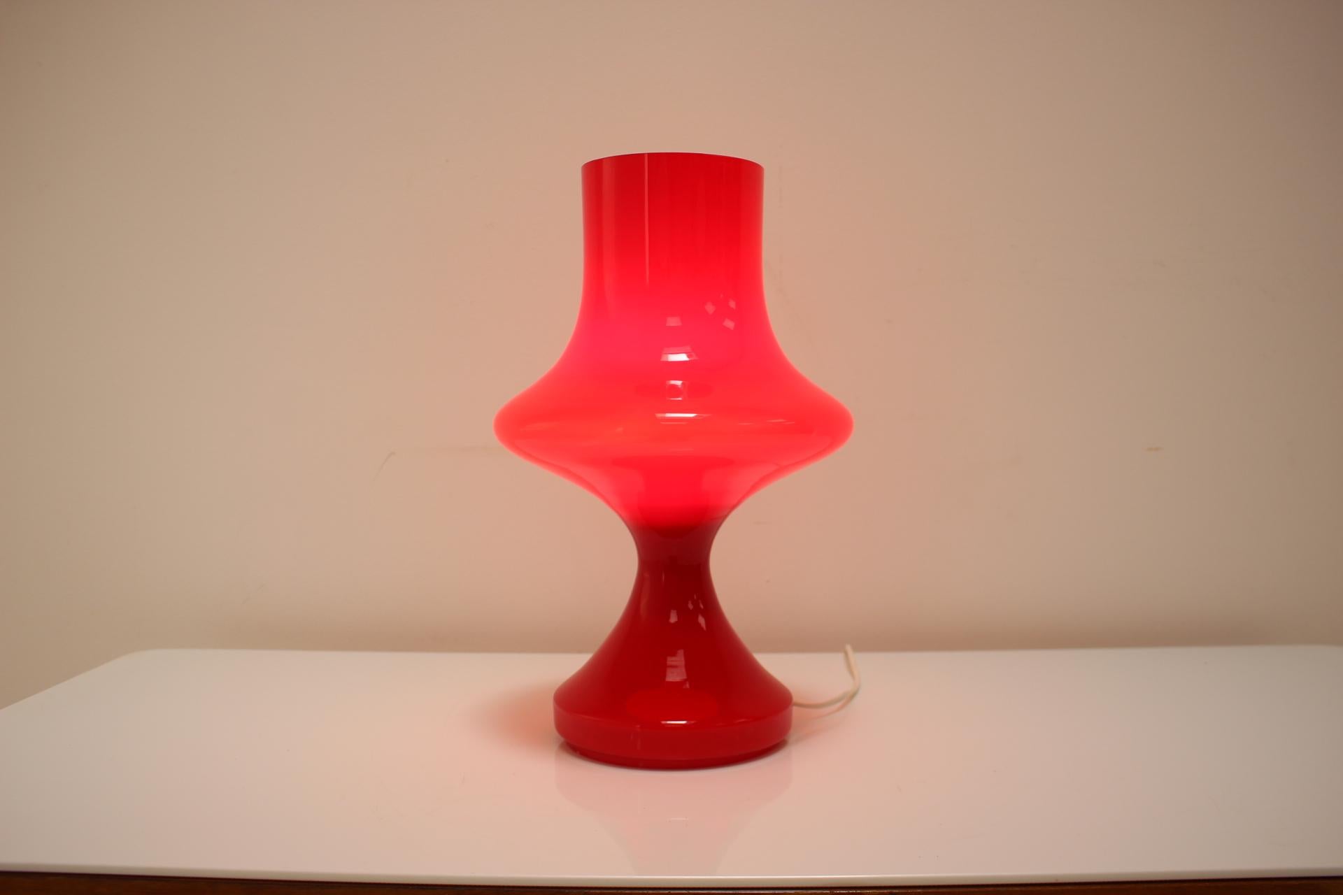 Fin du 20e siècle Lampe de bureau rouge de Stepan Tabera, années 1970 en vente