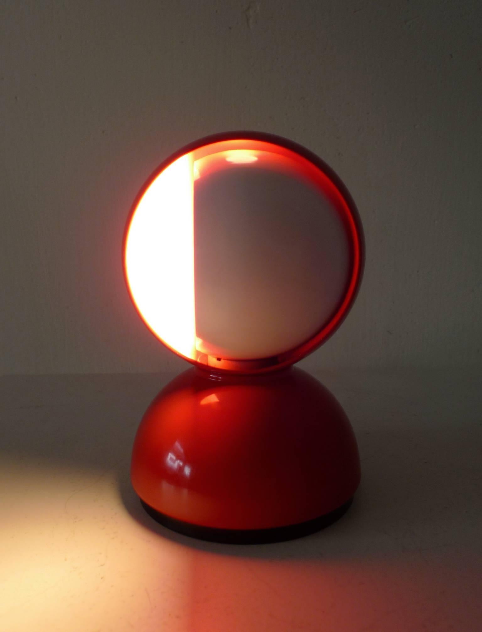 Red Table Lamp Eclisse by Vico Magistretti for Artemide, Italy, 1960s In Good Condition In Berlin, DE