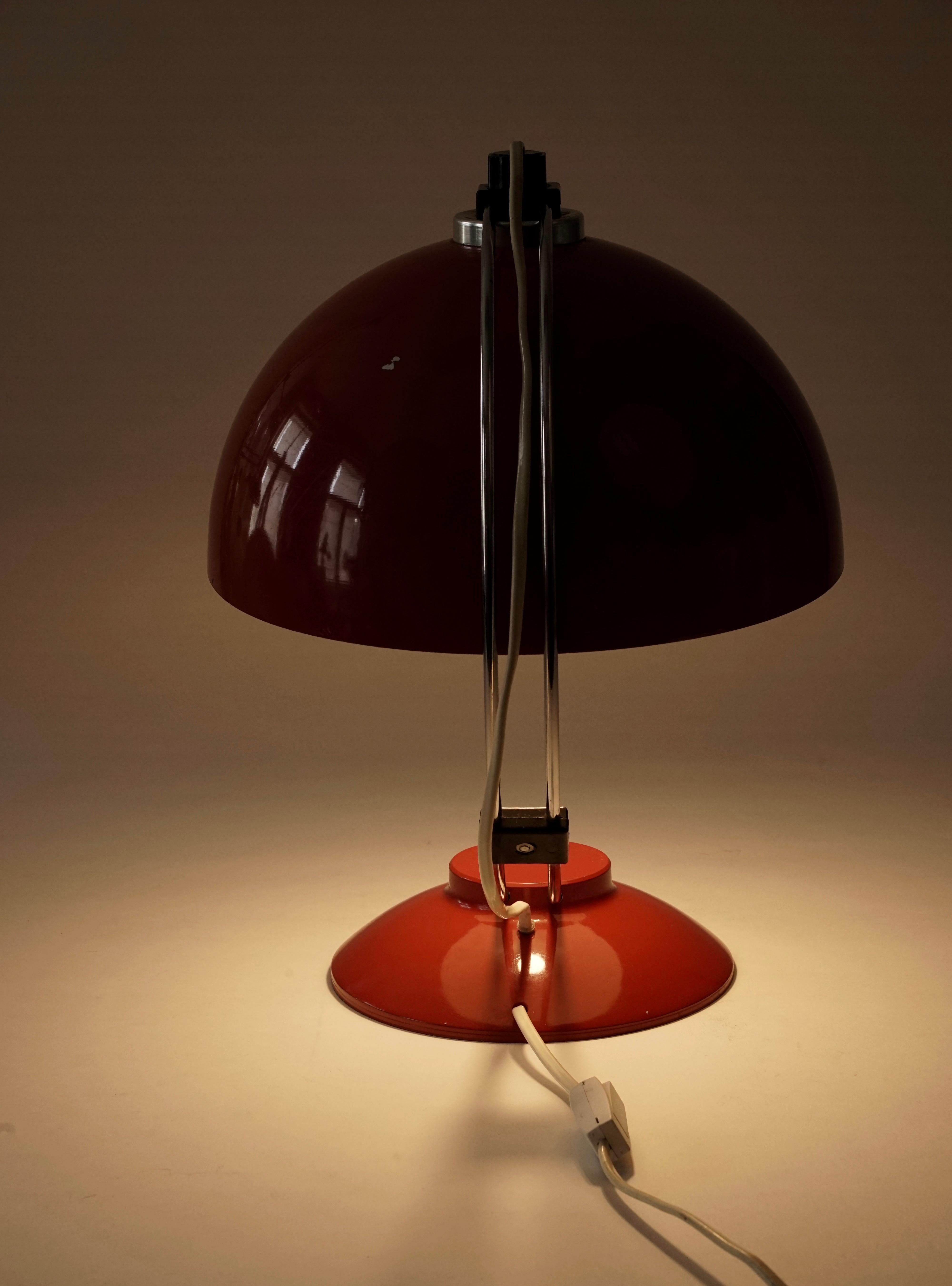 Lampe de table rouge des années 1970 en vente 4