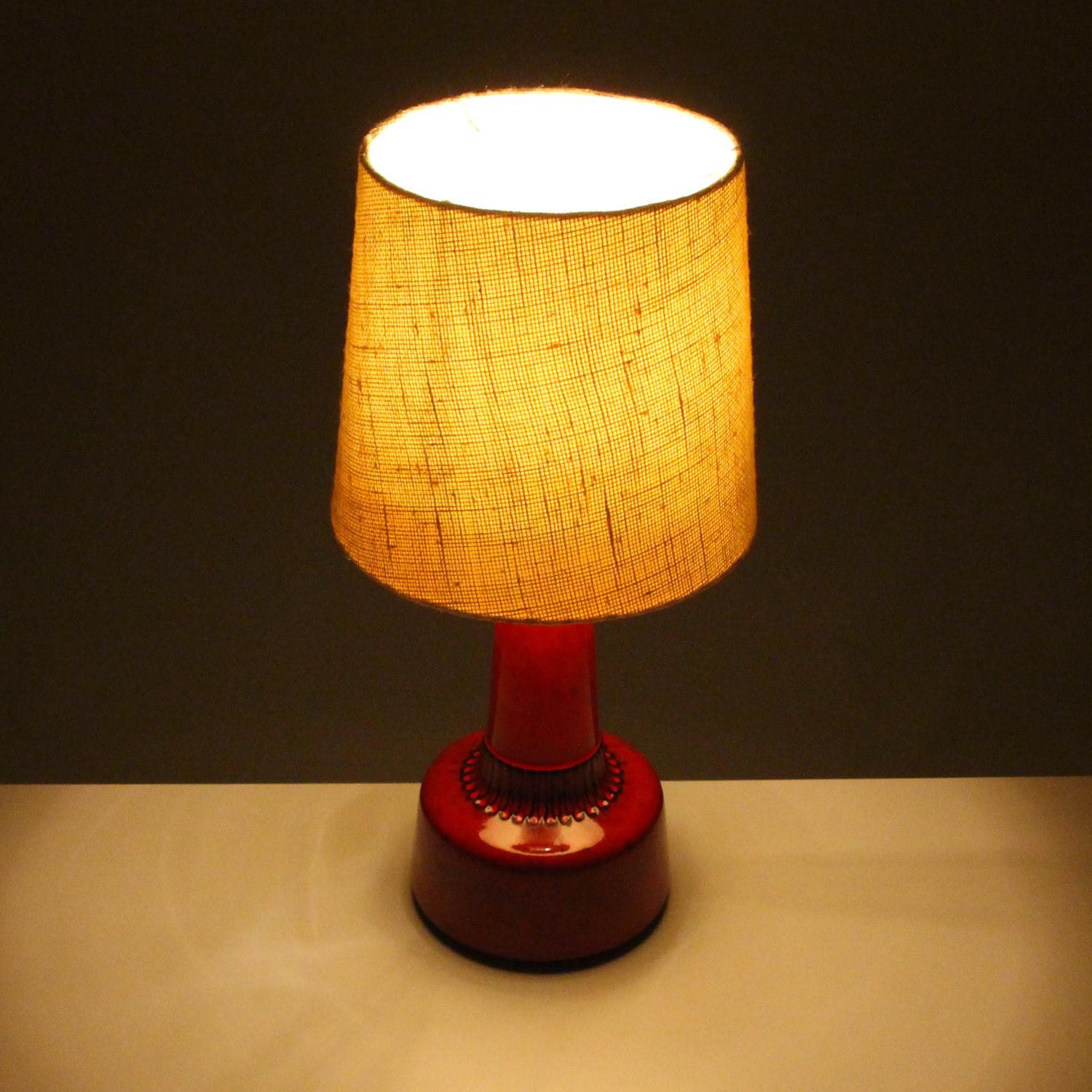 Red Table Lamp No. 1080-2 by Einar Johansen for Soholm, 1960s, Shade Included In Good Condition In Brondby, Copenhagen