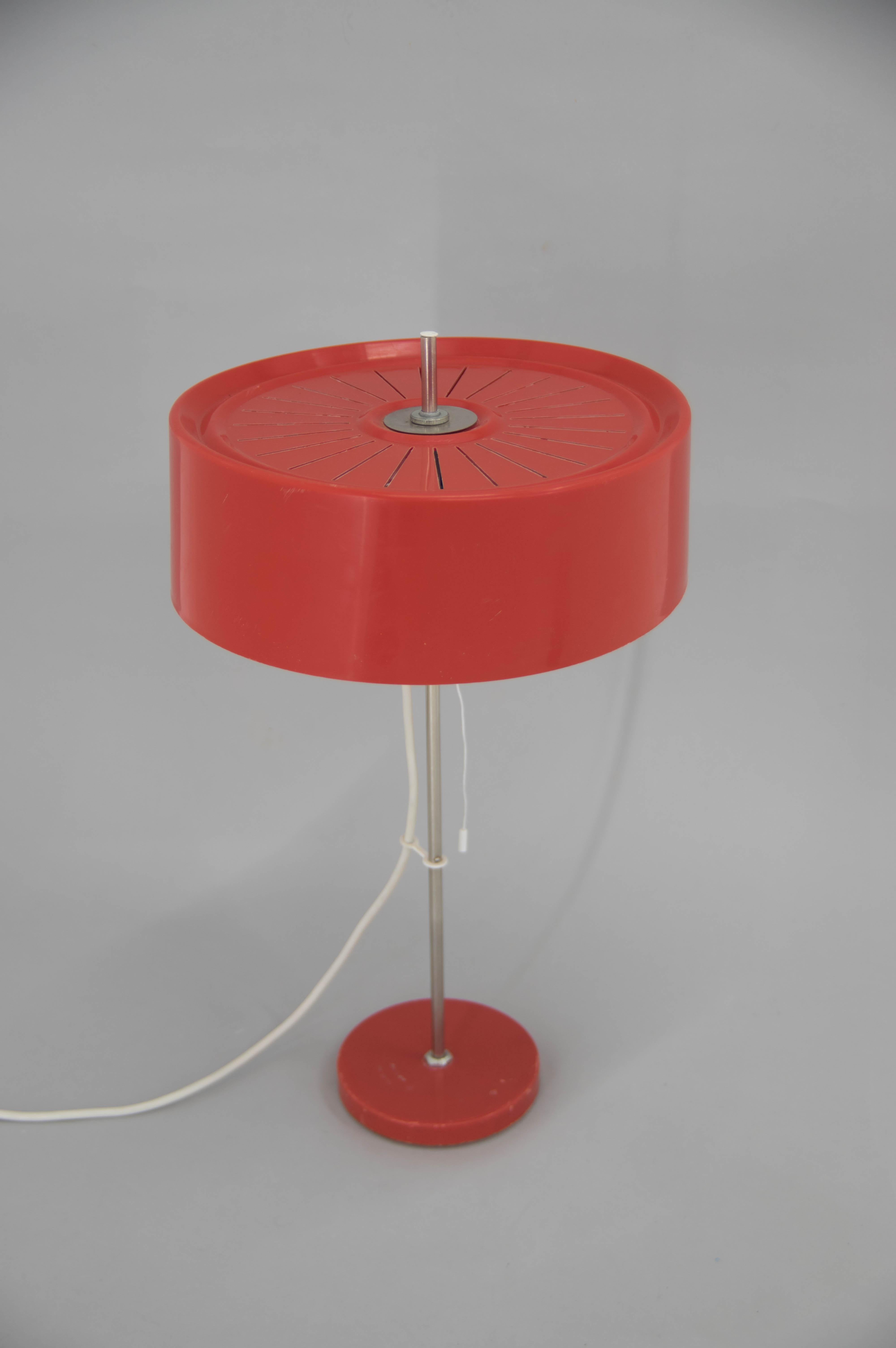 Red Table Lamp with Adjustable Height, Czechoslovakia, 1960s In Good Condition For Sale In Praha, CZ