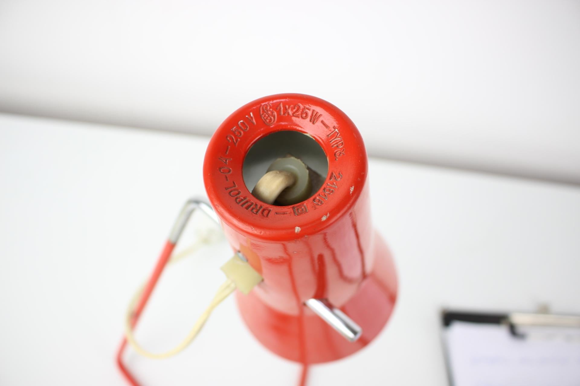 Métal Lampe de bureau rouge avec abat-jour réglable par Hurka pour Drupol, années 1960 en vente