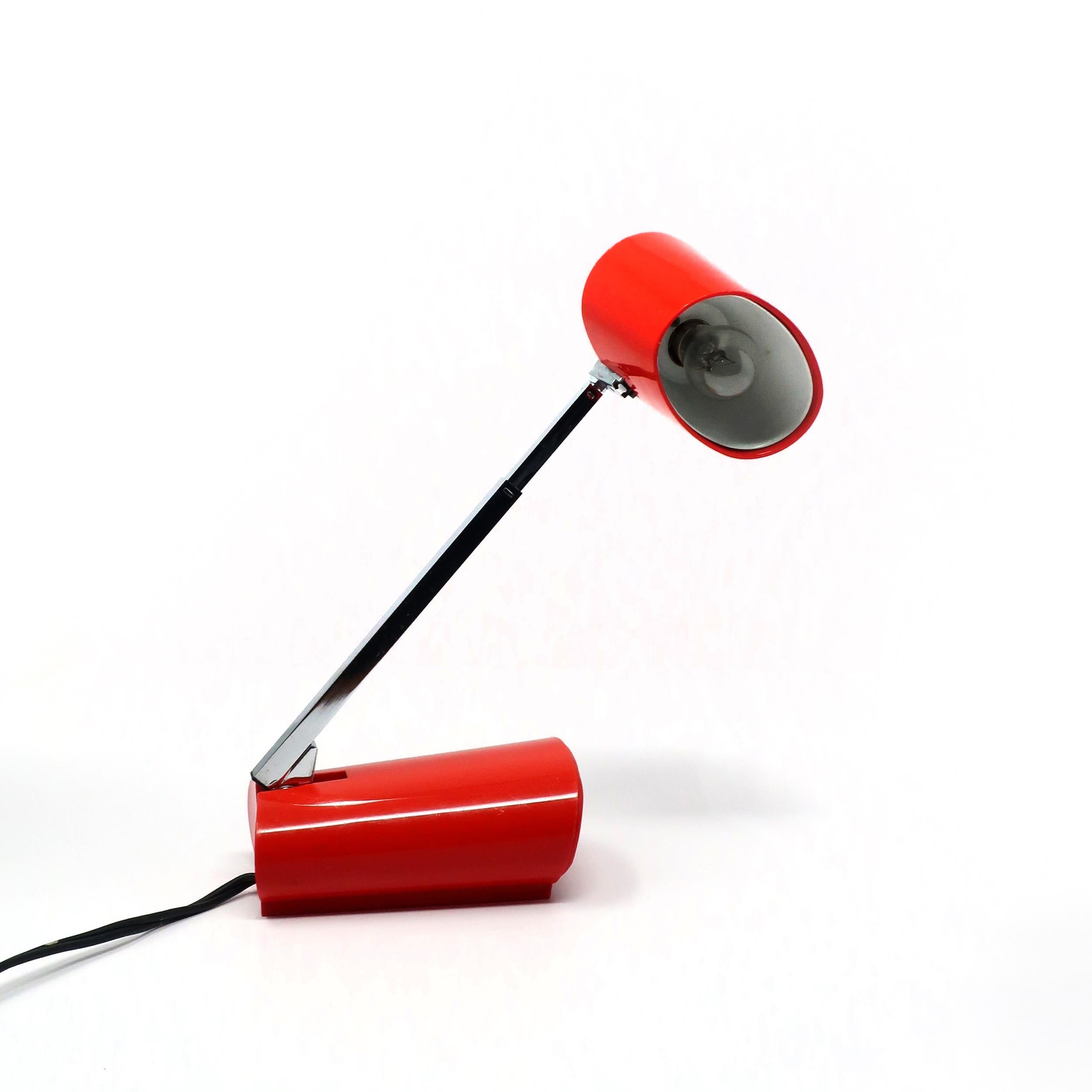 An adorable vintage Tensor Model 6100 (aka “Cricket”) task lamp with red base and shade and a collapsible chrome stem. Fully articulating with high and low intensity switch on base. In good working condition with slight wear consistent with age and