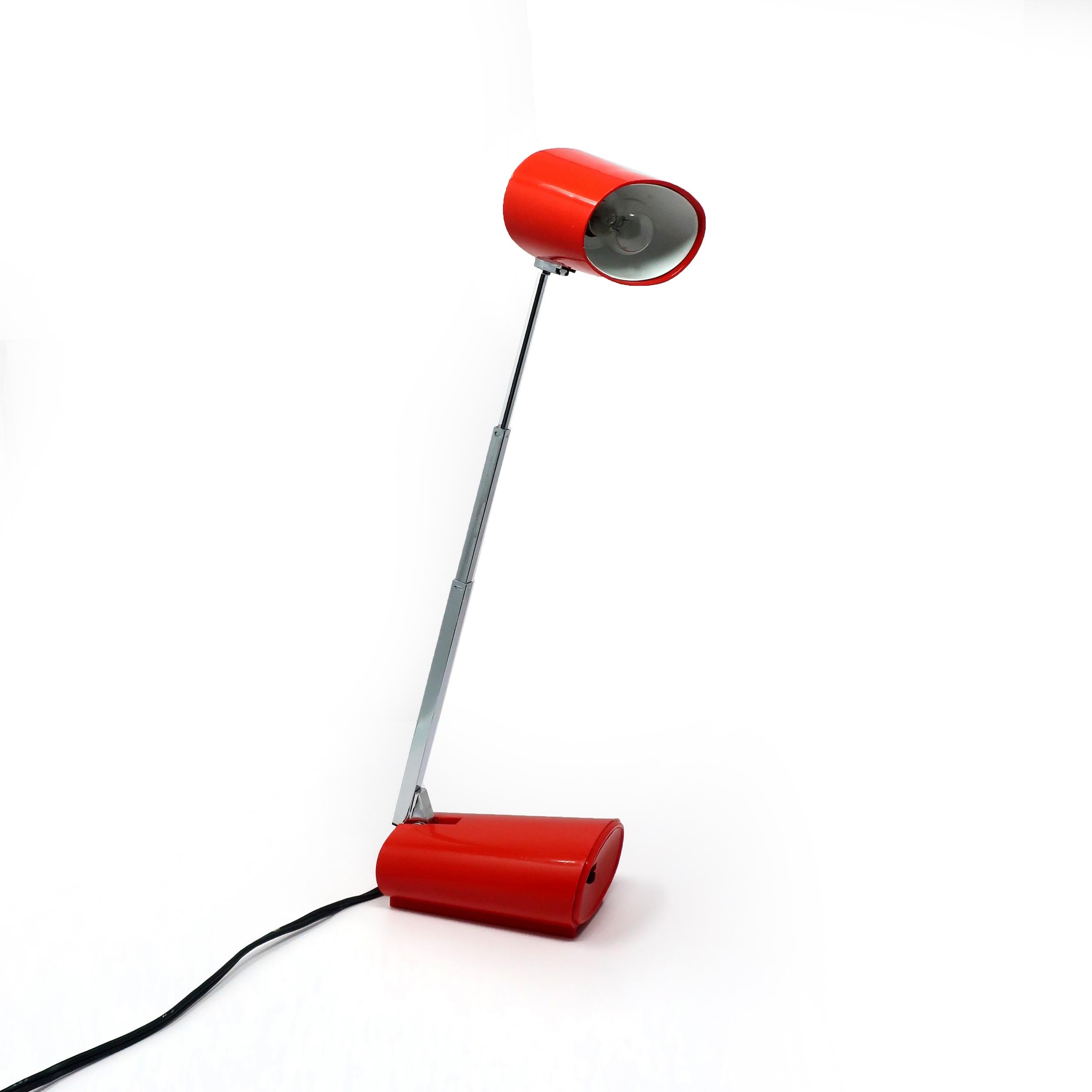 Red Tensor 6100 Folding Desk Lamp In Good Condition In Brooklyn, NY