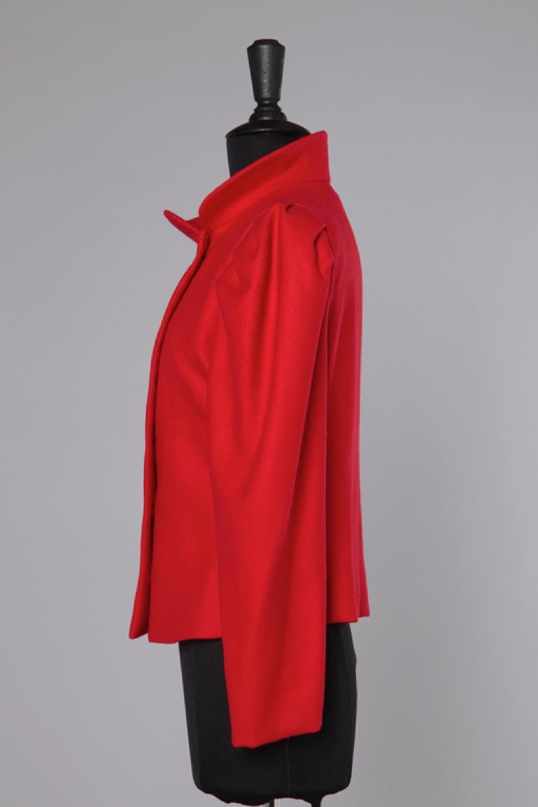 Rote dünne Wolljacke mit schwarzen Knöpfen von Pierre Cardin  2