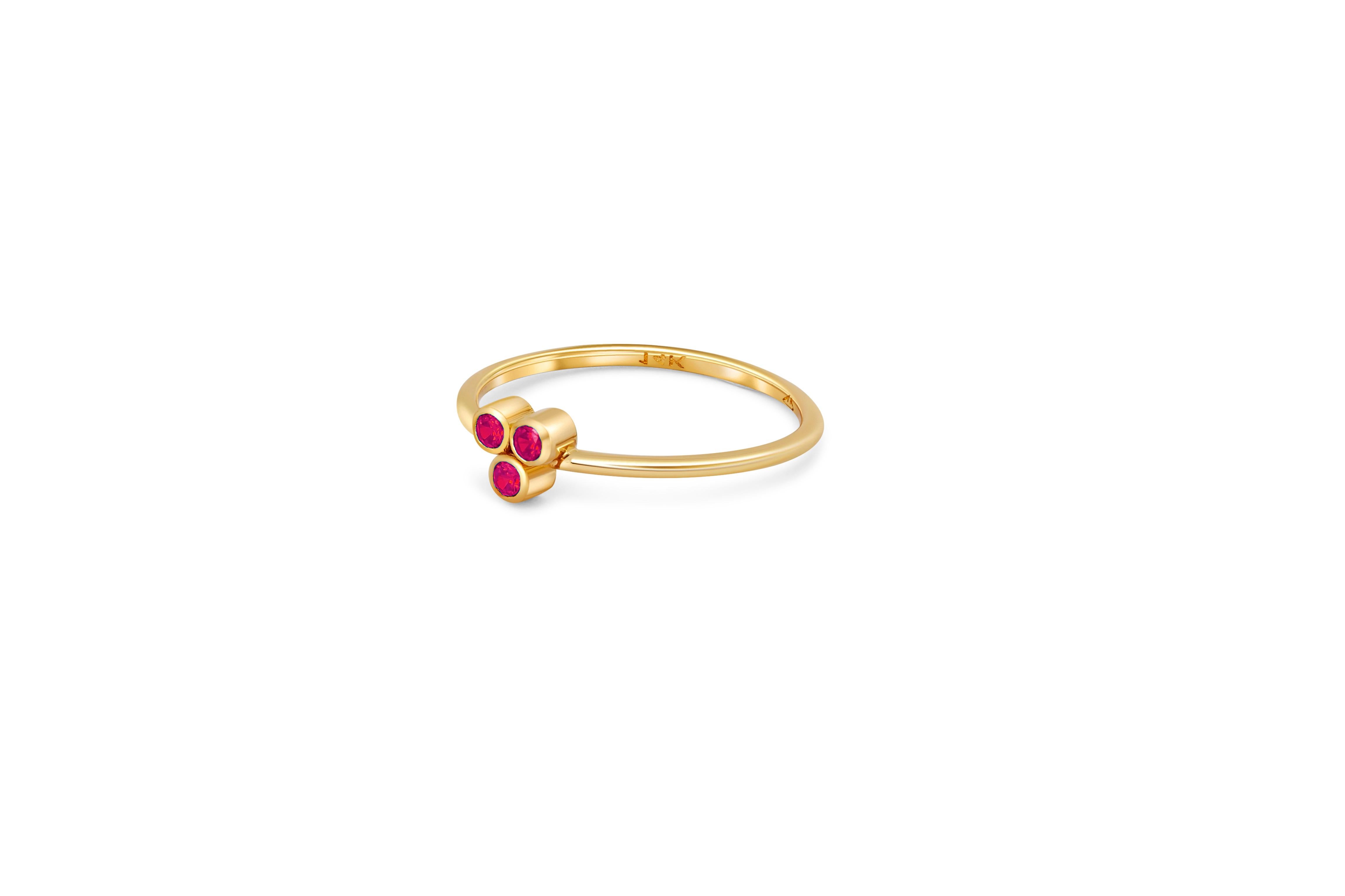 Three Stone 14k gold ring.  Triple Stone Ring. Minimalist  red lab ruby ring. Dainty gemstone Ring. Thin Band Ring. Stacking Band Ring.

Metal: 14k gold
Weight: 1.8 gr depends from size
Lab ruby, 3 stone, red color, round brilliant cut

auction