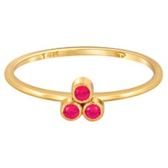 Used Red Three Stone 14k gold ring.