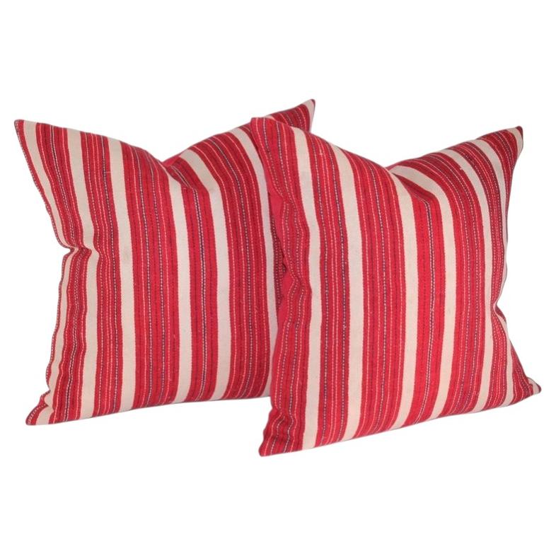 Cuscini del XIX secolo con ticchettio rosso, coppia