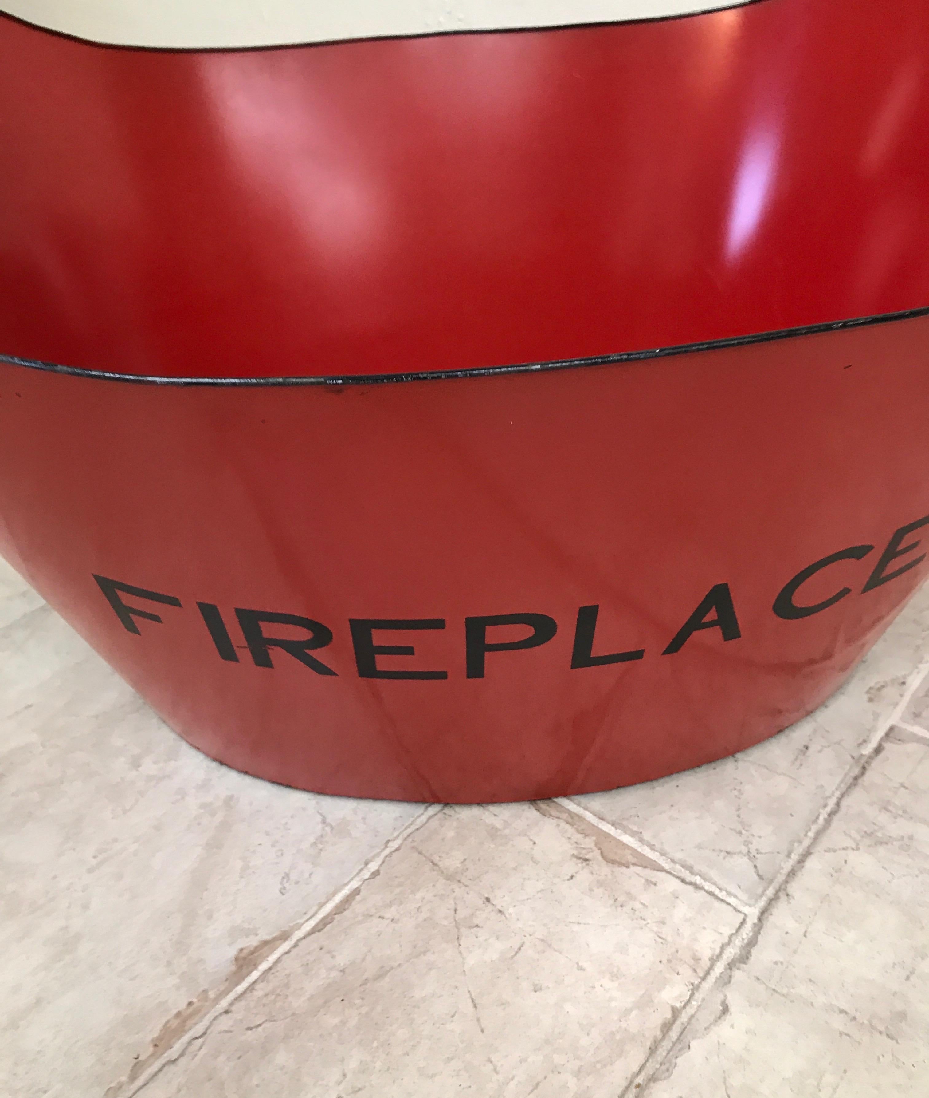Red Tole Fireplace Log Holder In Good Condition For Sale In West Palm Beach, FL
