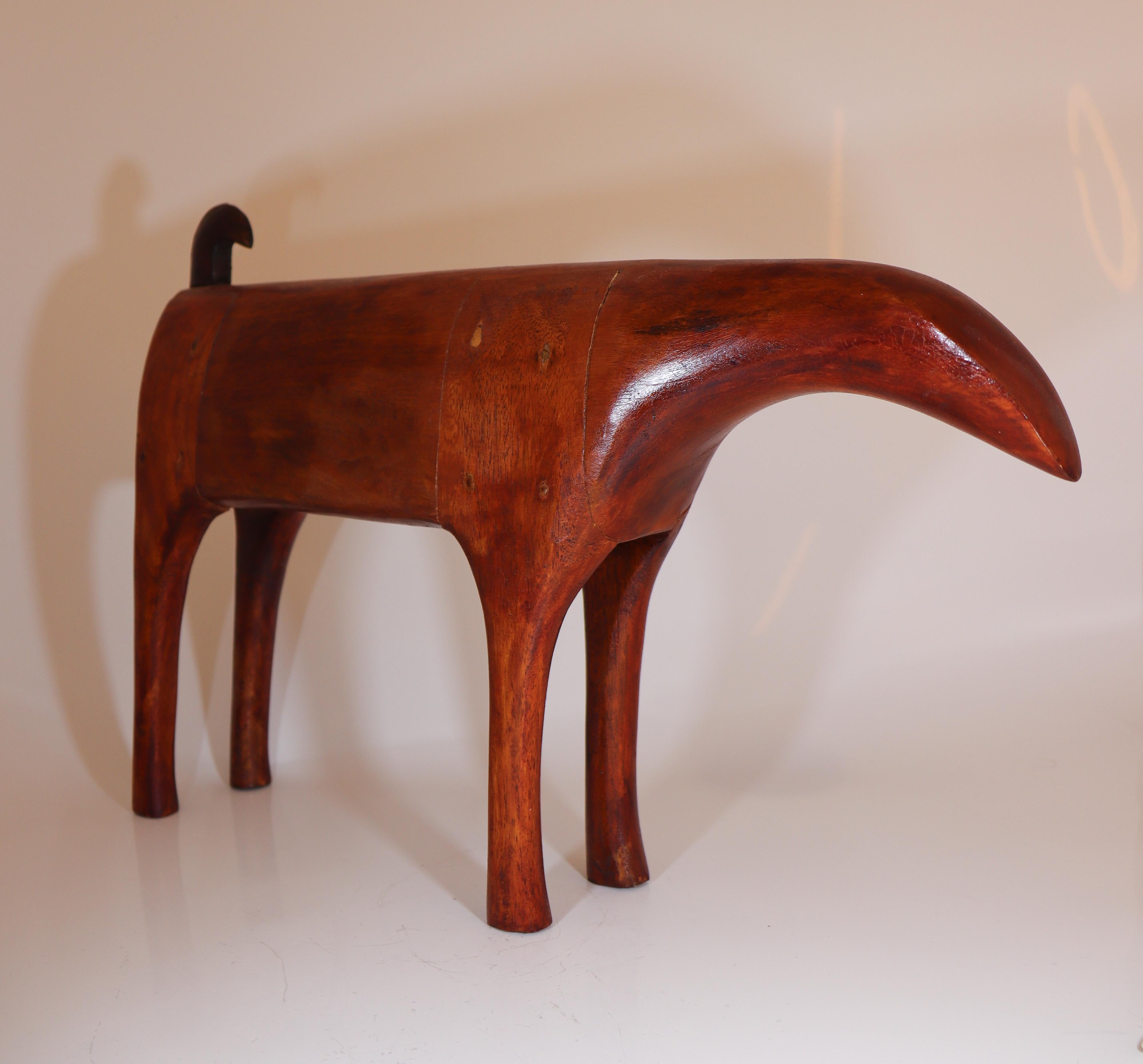 20ième siècle Sculpture animalière abstraite suédoise en bois aux tons rouges, faite à la main, milieu du siècle dernier en vente