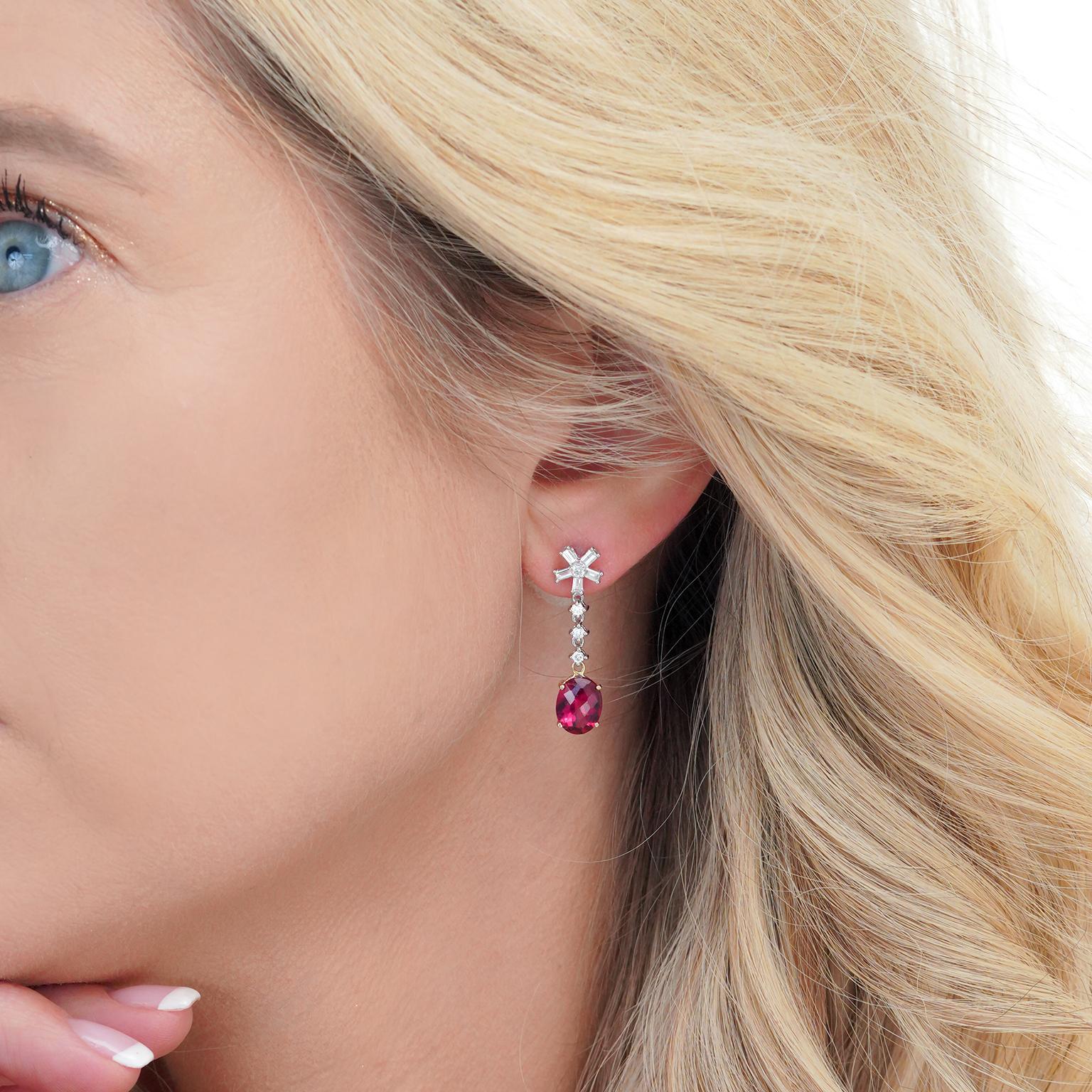 Boucles d'oreilles tourmaline rouge et diamant Excellent état - En vente à Litchfield, CT
