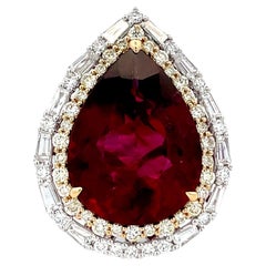 Tourmaline rouge poire 10,65 carats Diamant blanc (MIX SHAPE) 0,71 CT 18KY/W RING 