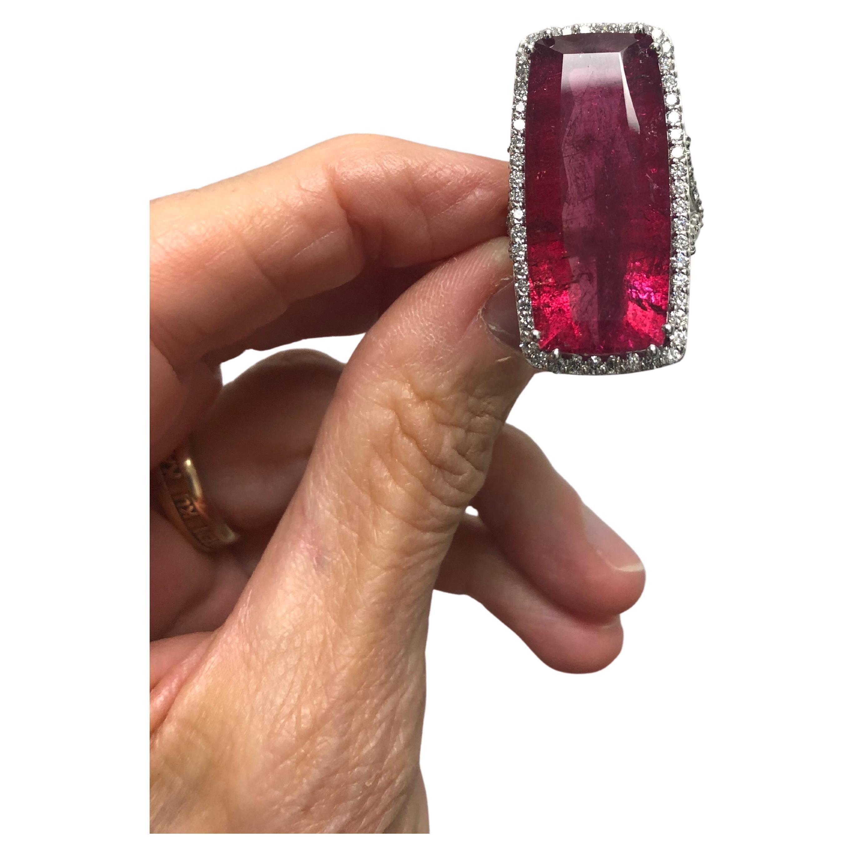 Paradizia-Ring mit rotem Turmalin und Rubellit 25,5 Karat mit Pavé-Diamanten im Angebot 1