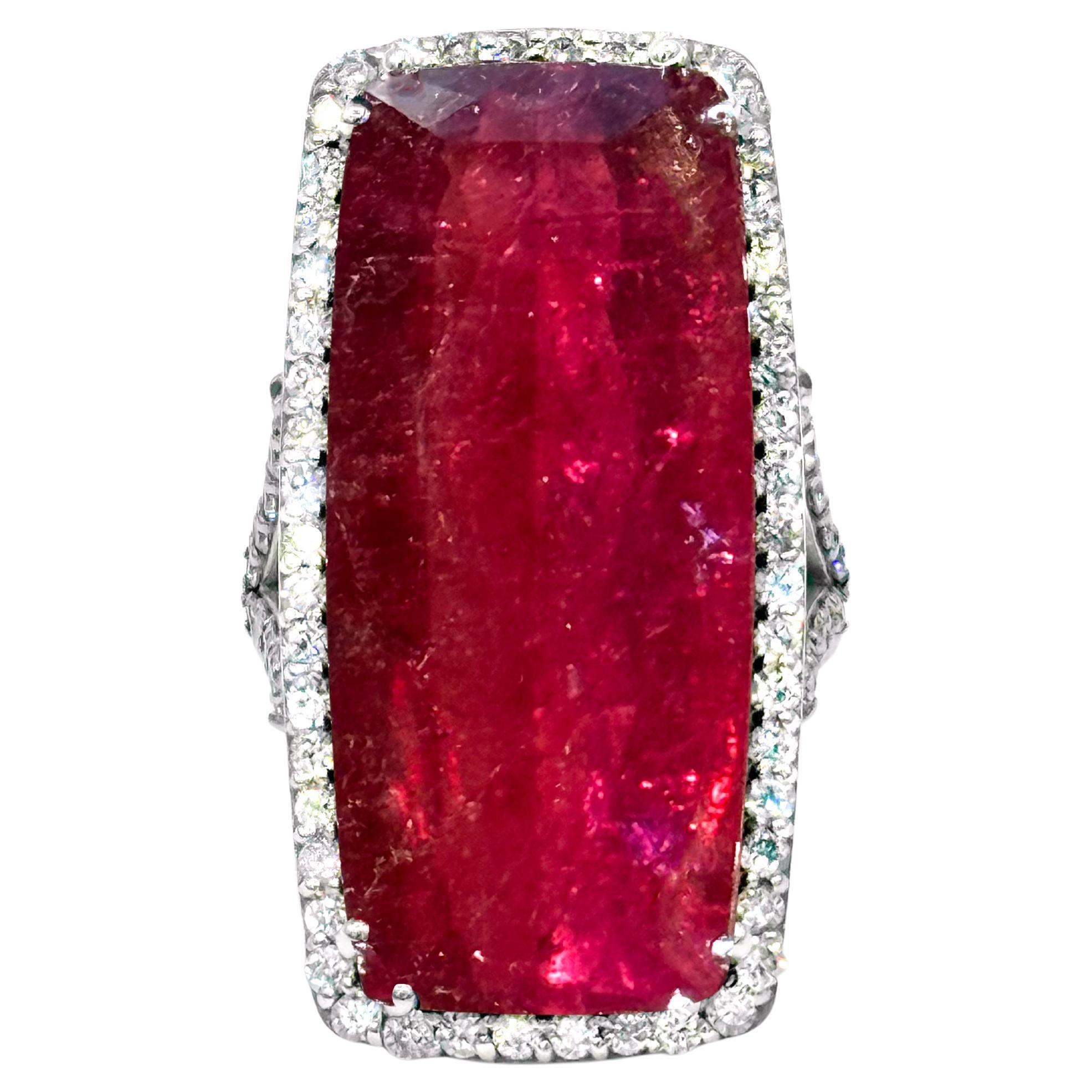 Bague Paradizia en tourmaline rouge rubellite de 25,5 carats avec diamants pavés