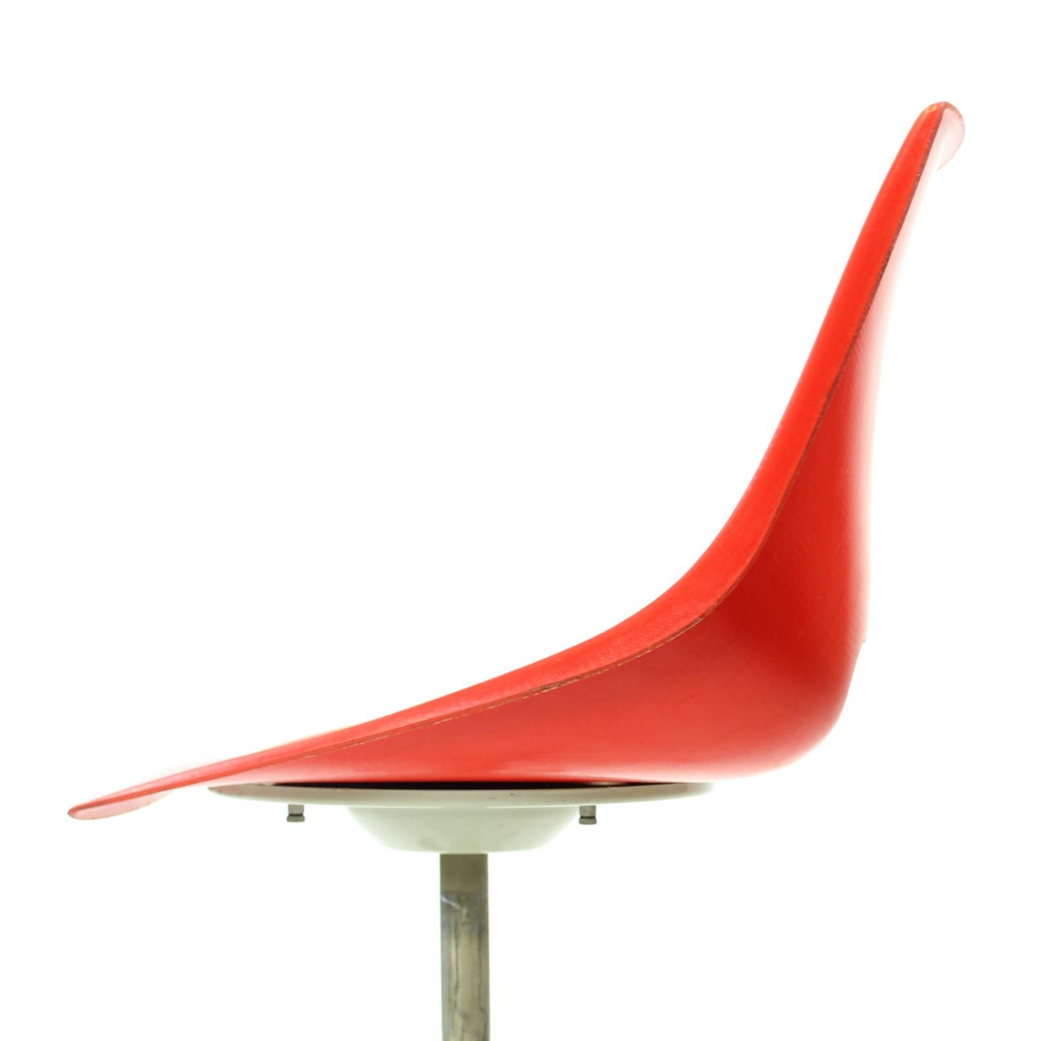 Roter Tablettstuhl von Miroslav Navratil für Vertex, 1960er Jahre im Angebot 5