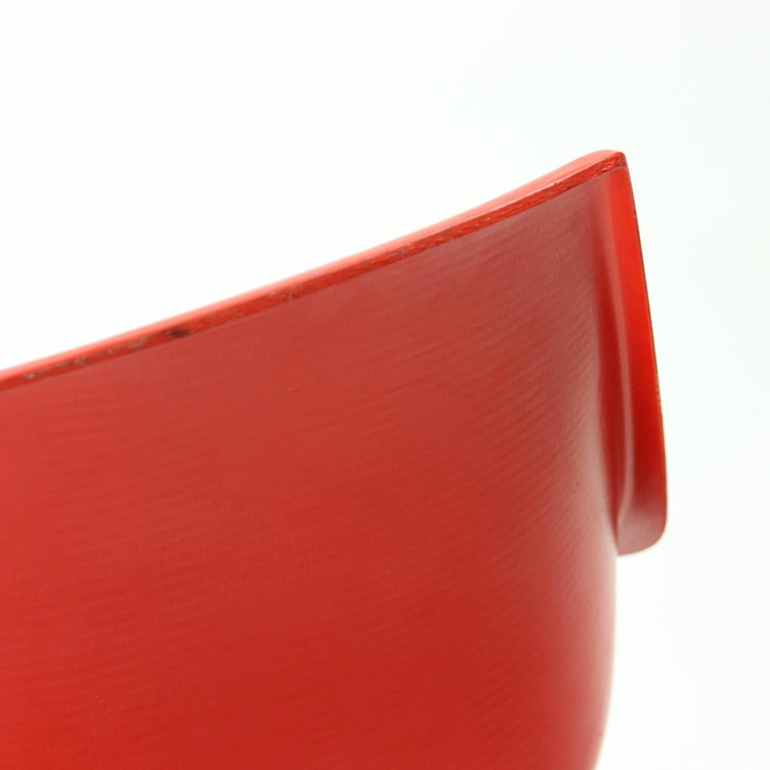 Chaise à plateau rouge Miroslav Navratil pour Vertex, années 1960 en vente 2