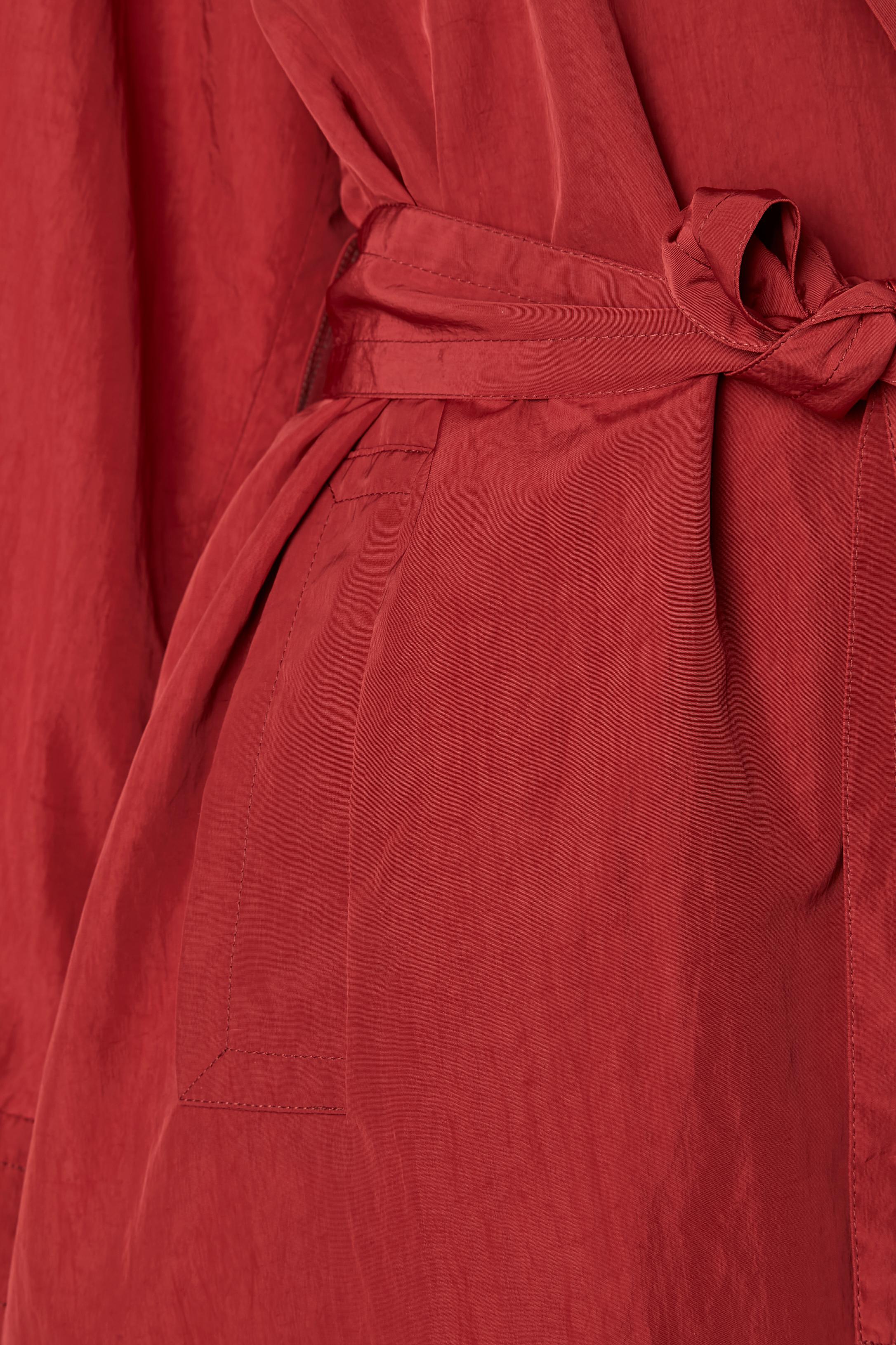 Rosso Trench rosso con cintura Yves Saint Laurent Variante in vendita
