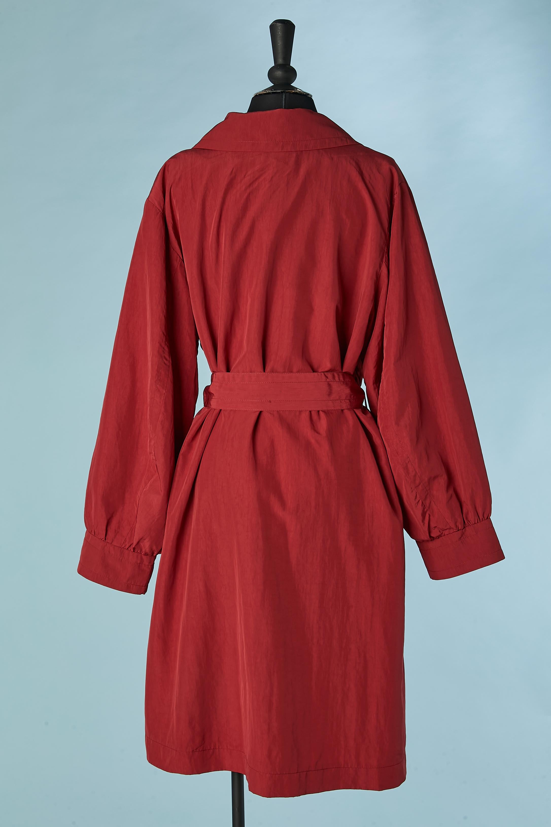 Donna Trench rosso con cintura Yves Saint Laurent Variante in vendita