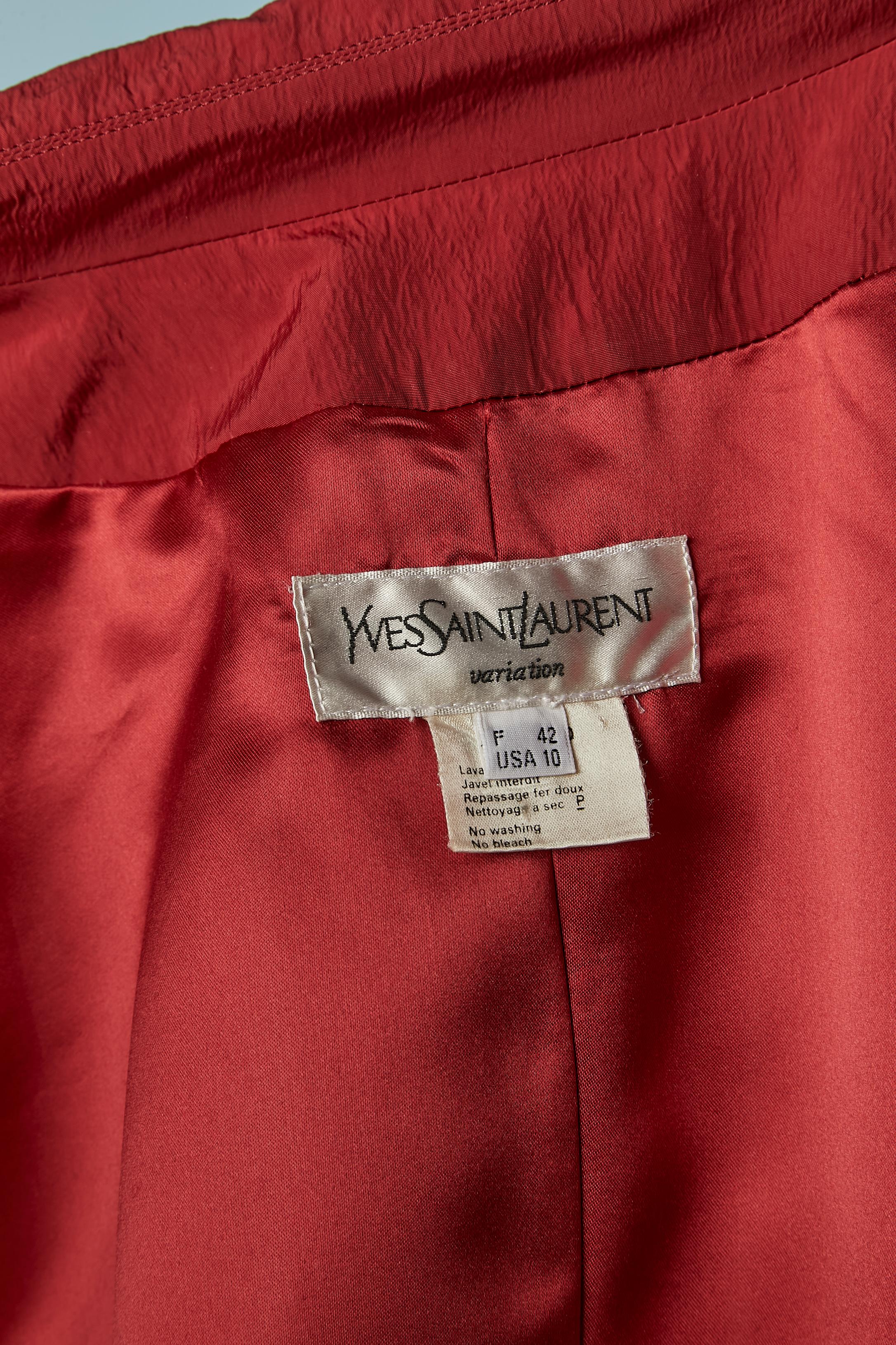 Trench rosso con cintura Yves Saint Laurent Variante in vendita 1