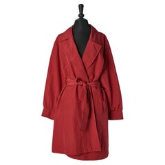 Trench-coat rouge avec ceinture variation Yves Saint Laurent 
