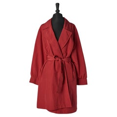 Roter Trenchcoat mit Gürtel von Yves Saint Laurent Variation 