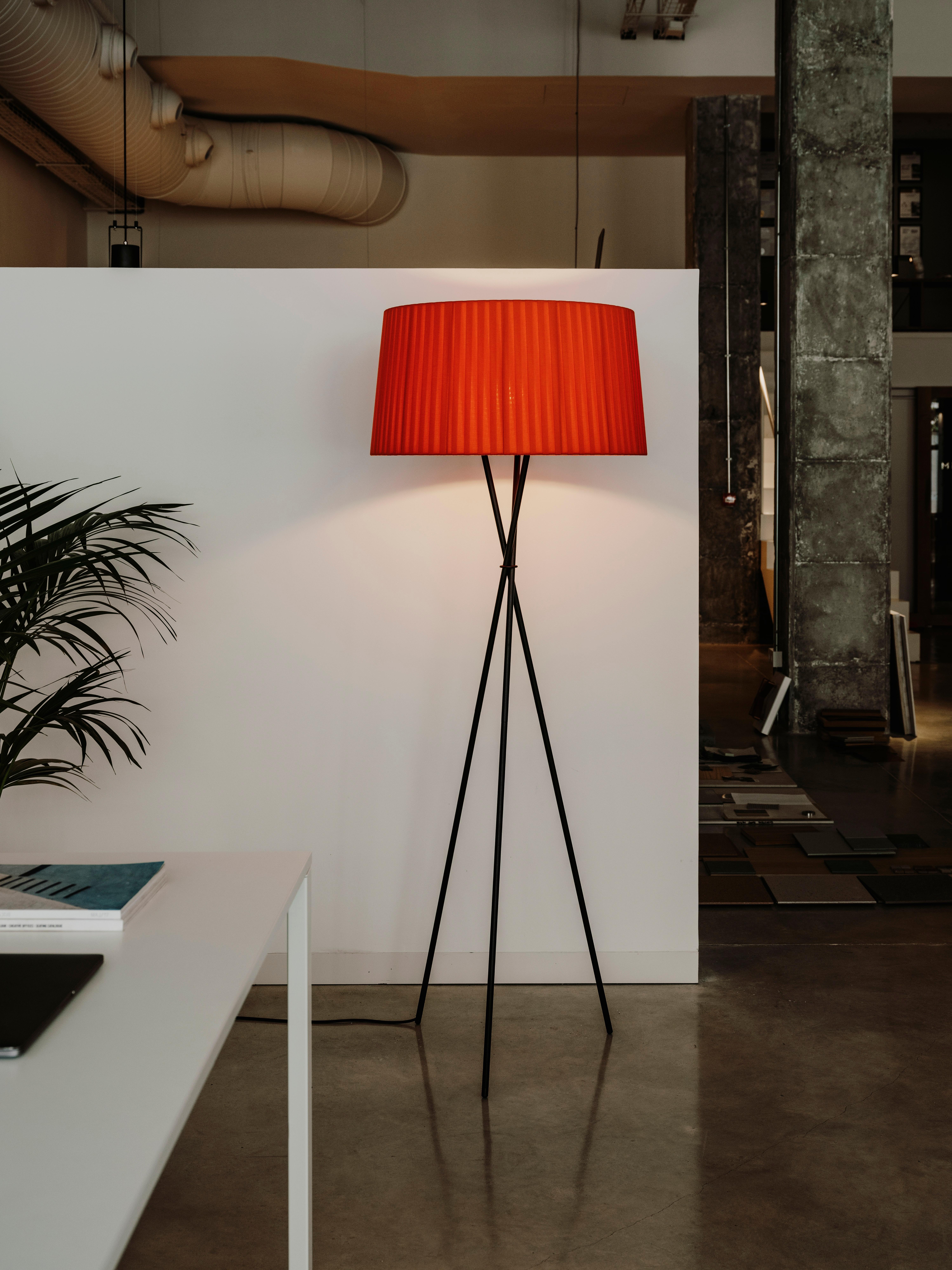 Spanish Red Trípode G5 Floor Lamp by Santa & Cole For Sale