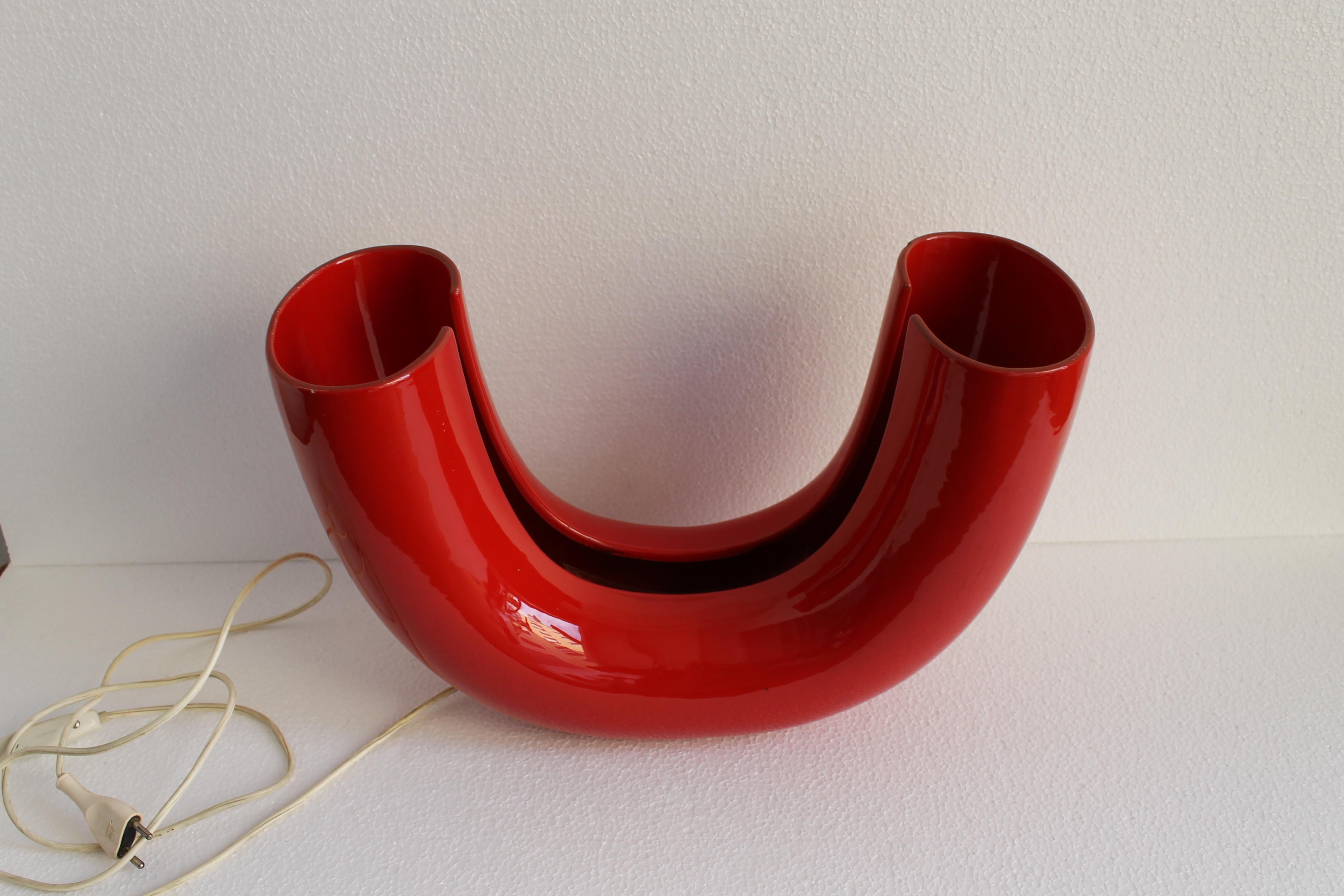 Mid-Century Modern Lampe de bureau tube rouge de Tomoko Tsuboi Ponzio pour   Franco Pozzi, Italie 1968 en vente