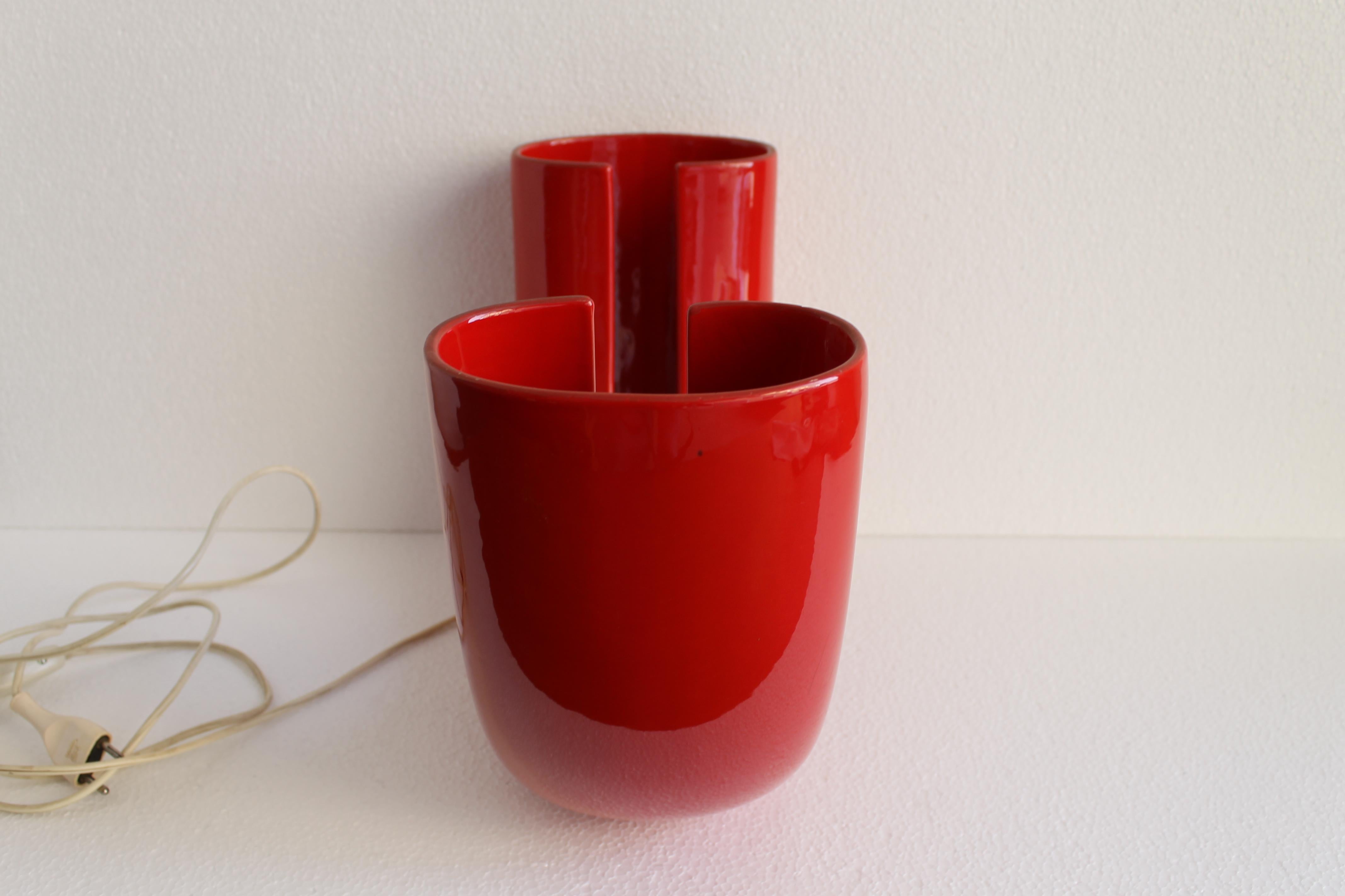 Vernissé Lampe de bureau tube rouge de Tomoko Tsuboi Ponzio pour   Franco Pozzi, Italie 1968 en vente