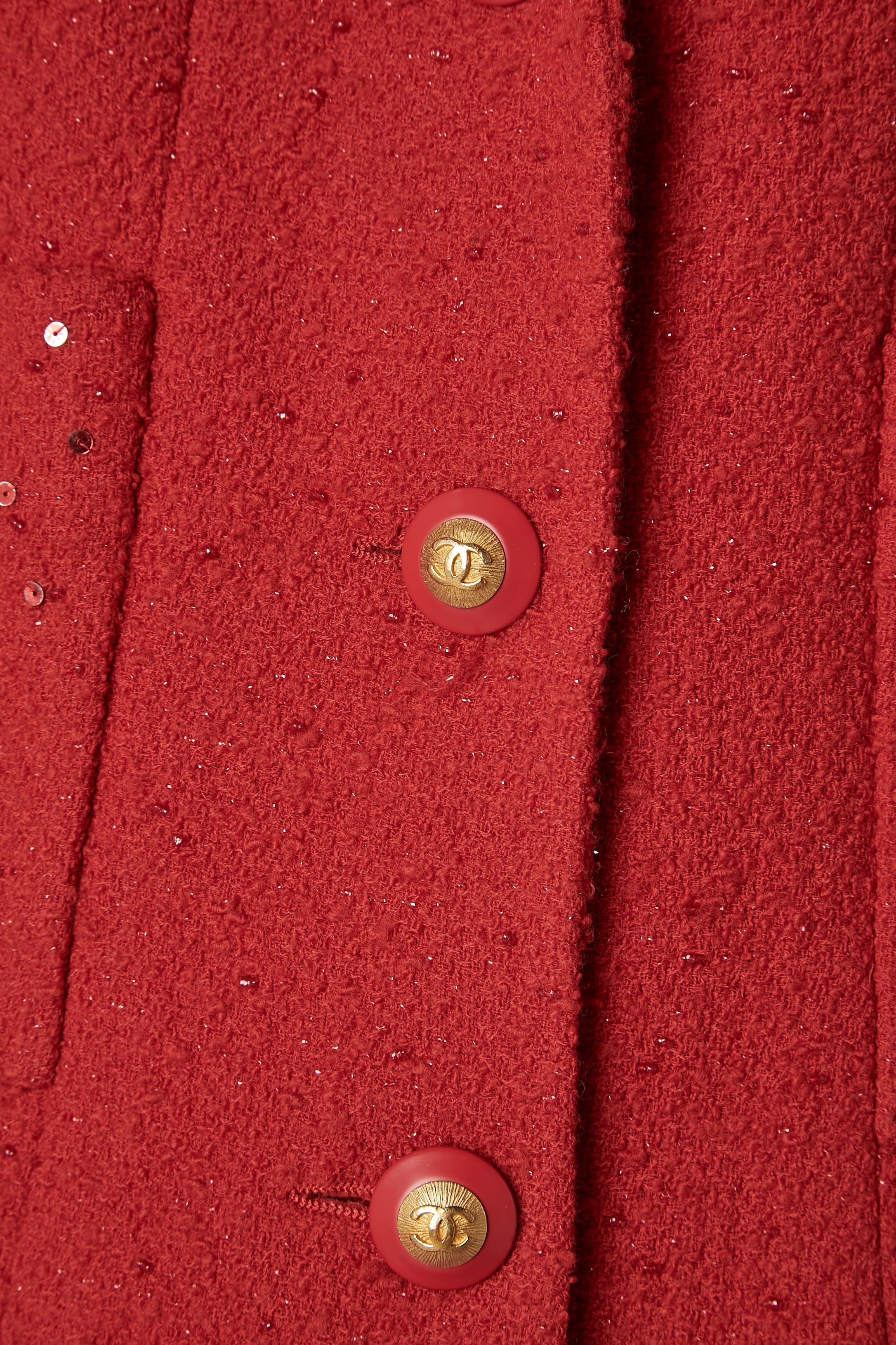 Rouge Veste à simple boutonnage en tweed rouge avec doublure de marque de soie et sequins Chanel  en vente