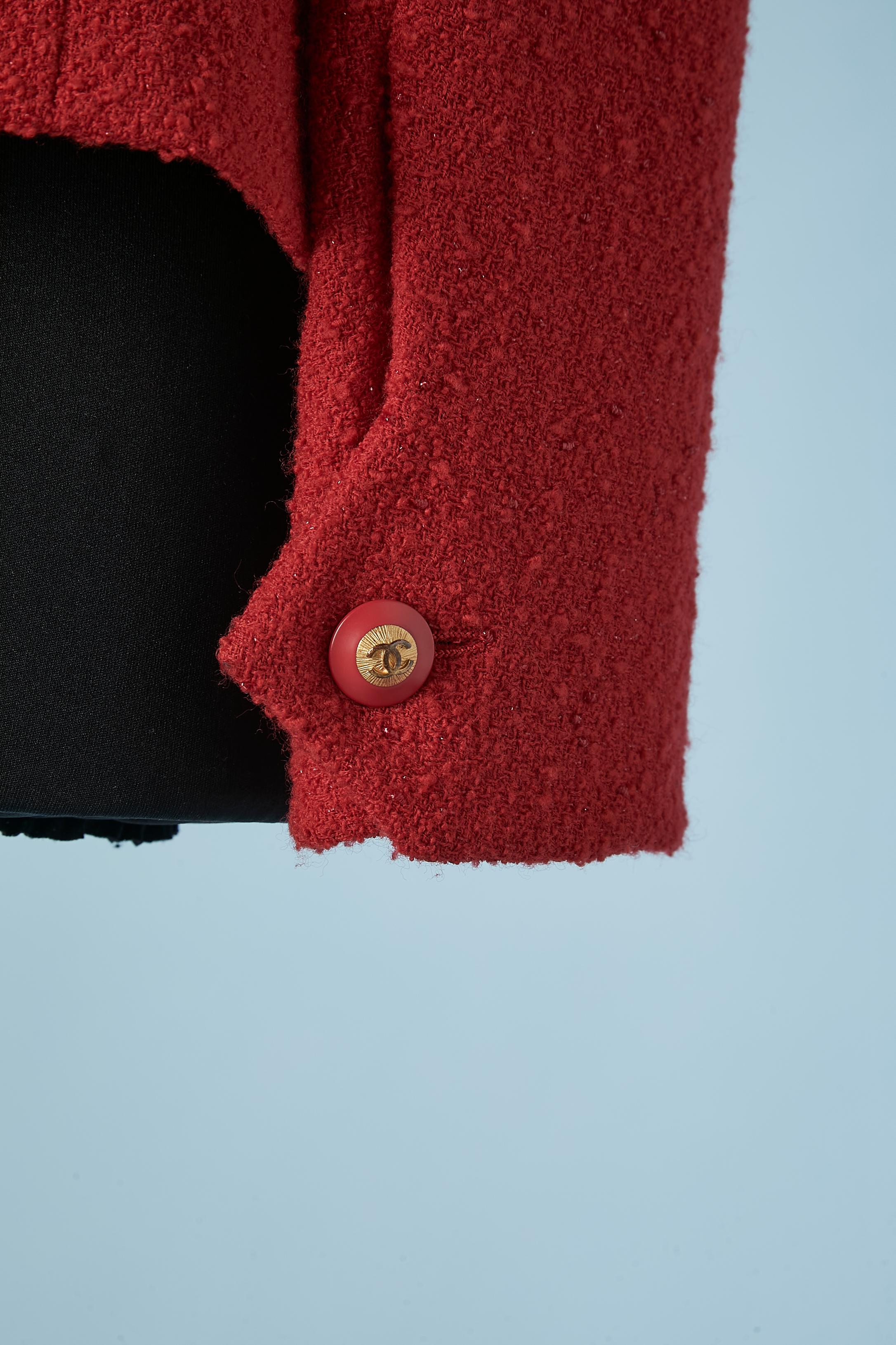 Veste à simple boutonnage en tweed rouge avec doublure de marque de soie et sequins Chanel  en vente 1
