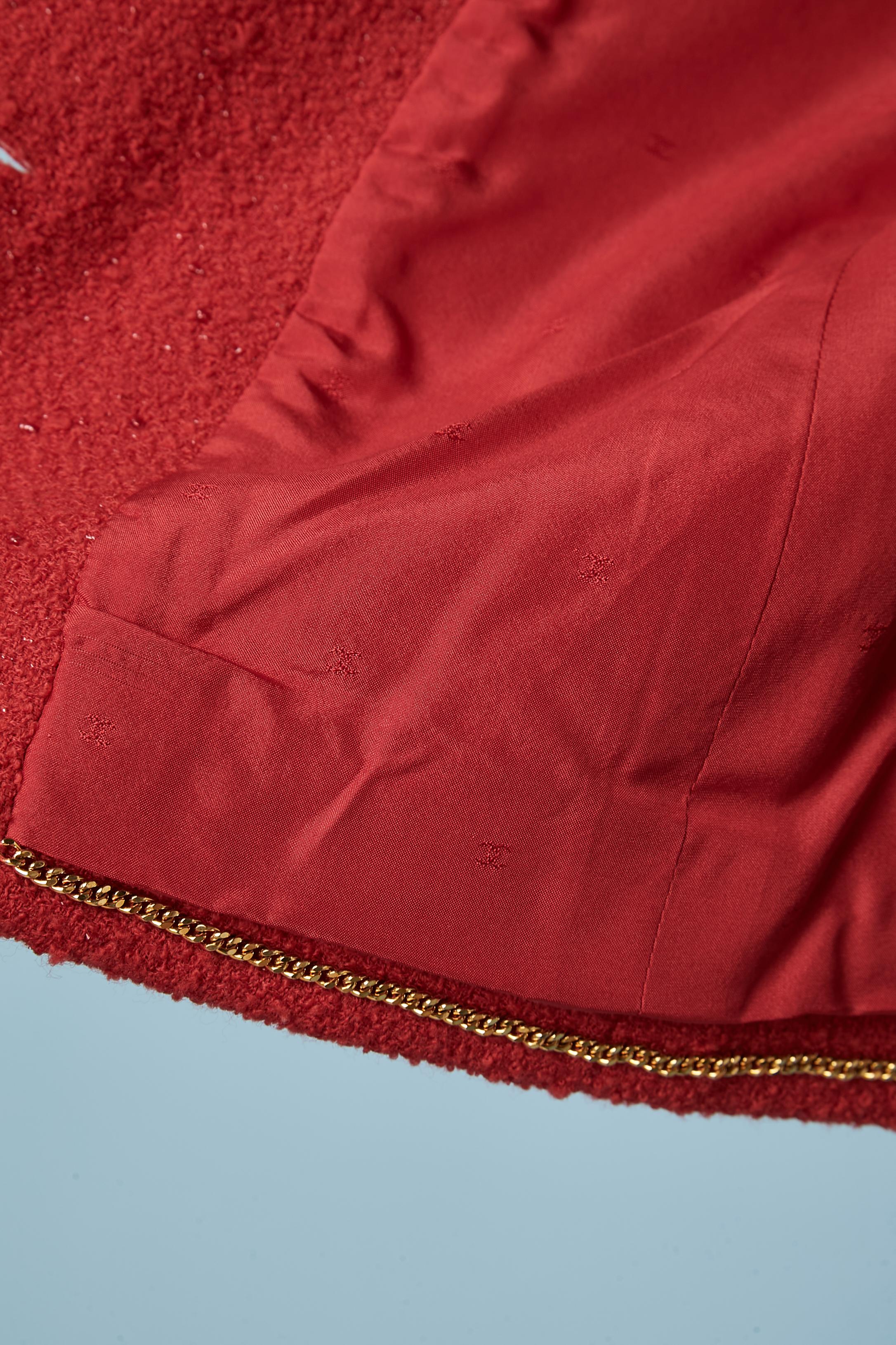 Veste à simple boutonnage en tweed rouge avec doublure de marque de soie et sequins Chanel  en vente 2
