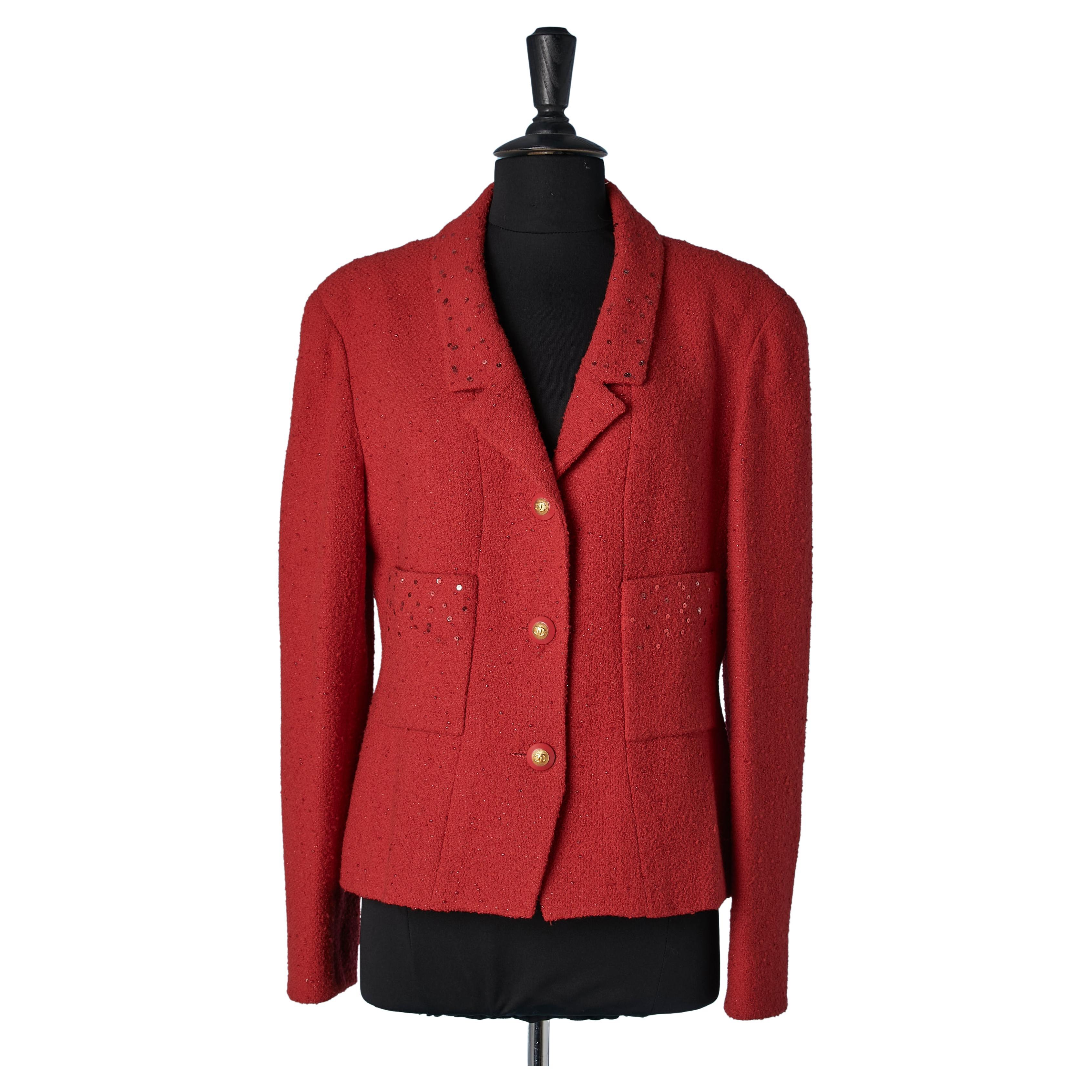Veste à simple boutonnage en tweed rouge avec doublure de marque de soie et sequins Chanel  en vente