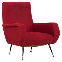 Roter gepolsterter Sessel mit Metallgestell und Messingelementen, 1950er Jahre