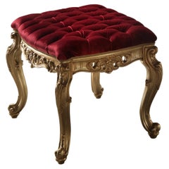 Pouf rouge tapissé avec base baroque en or vieilli par Modenese Luxury