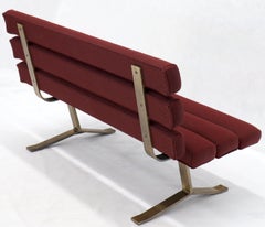 Canapé banc à base de bronze:: tapisserie rouge:: par Gerald McCabe