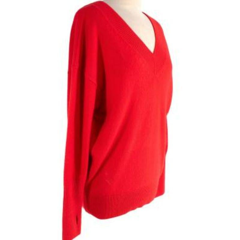 red v-neck cashmere jumper In Excellent Condition For Sale In London, GB