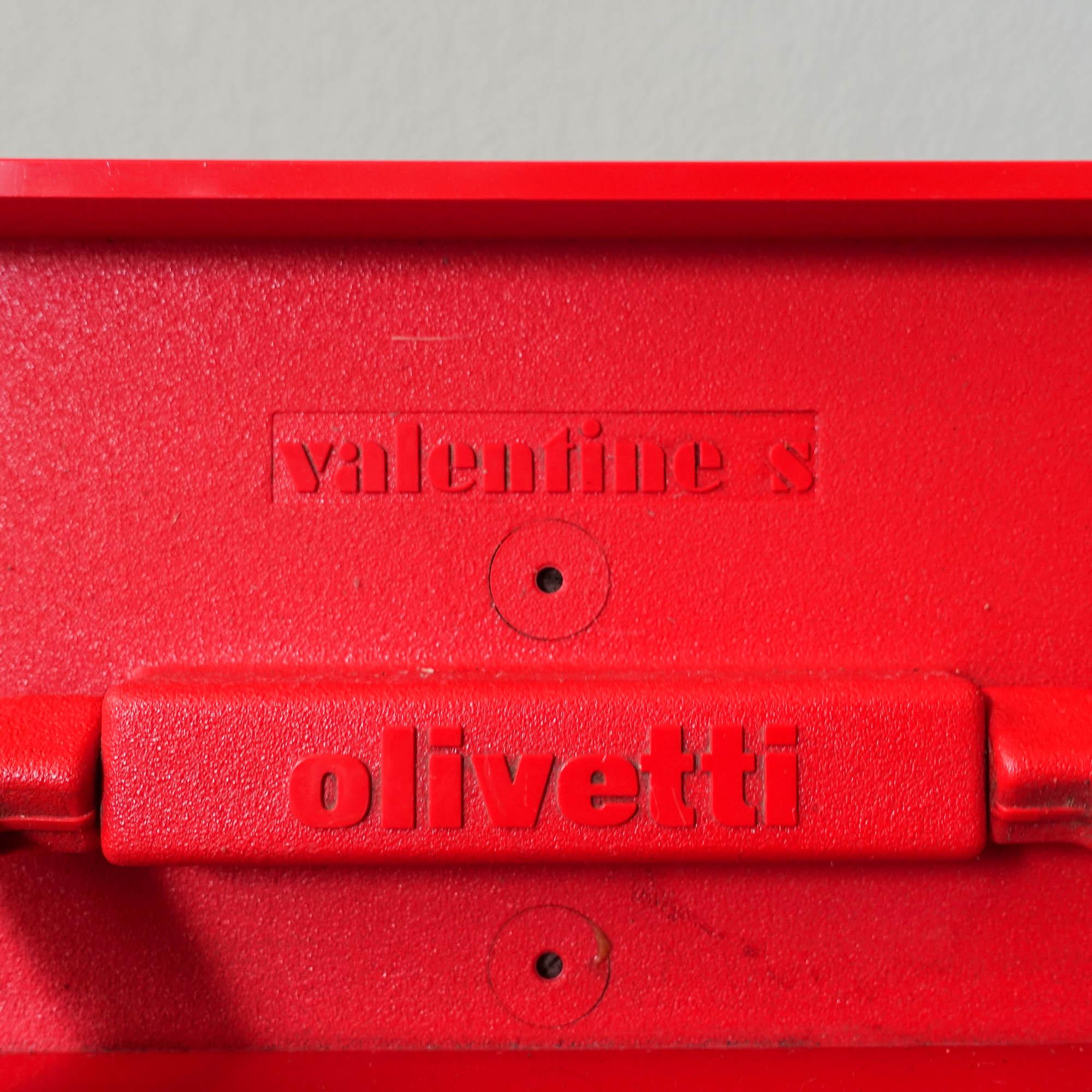 Type-writer rouge Valentine d'Ettore Sottsass & Perry King pour Olivetti Synthesis 3
