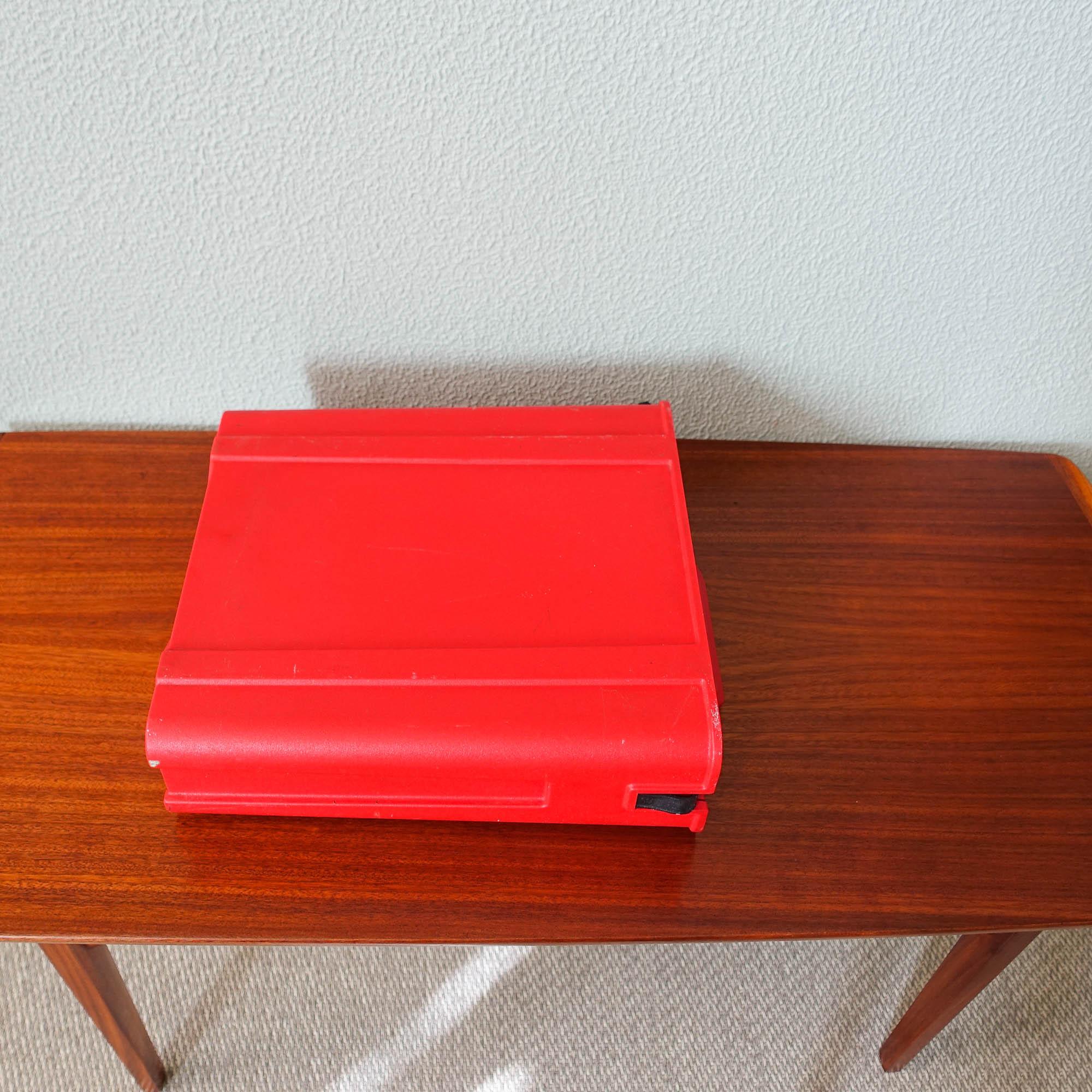 Type-writer rouge Valentine d'Ettore Sottsass & Perry King pour Olivetti Synthesis 7