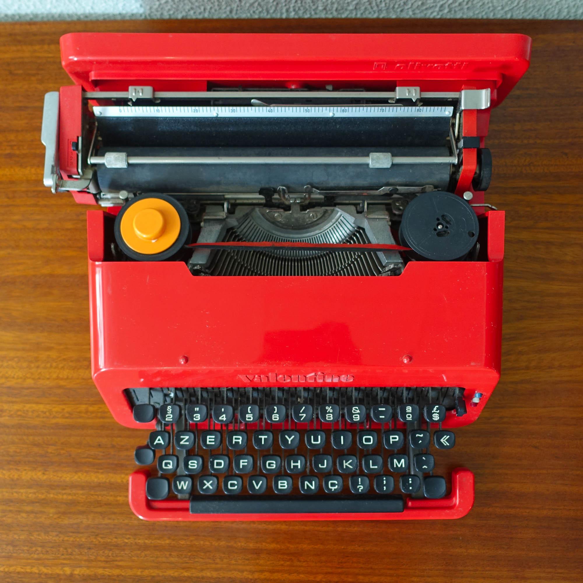 Mid-Century Modern Type-writer rouge Valentine d'Ettore Sottsass & Perry King pour Olivetti Synthesis