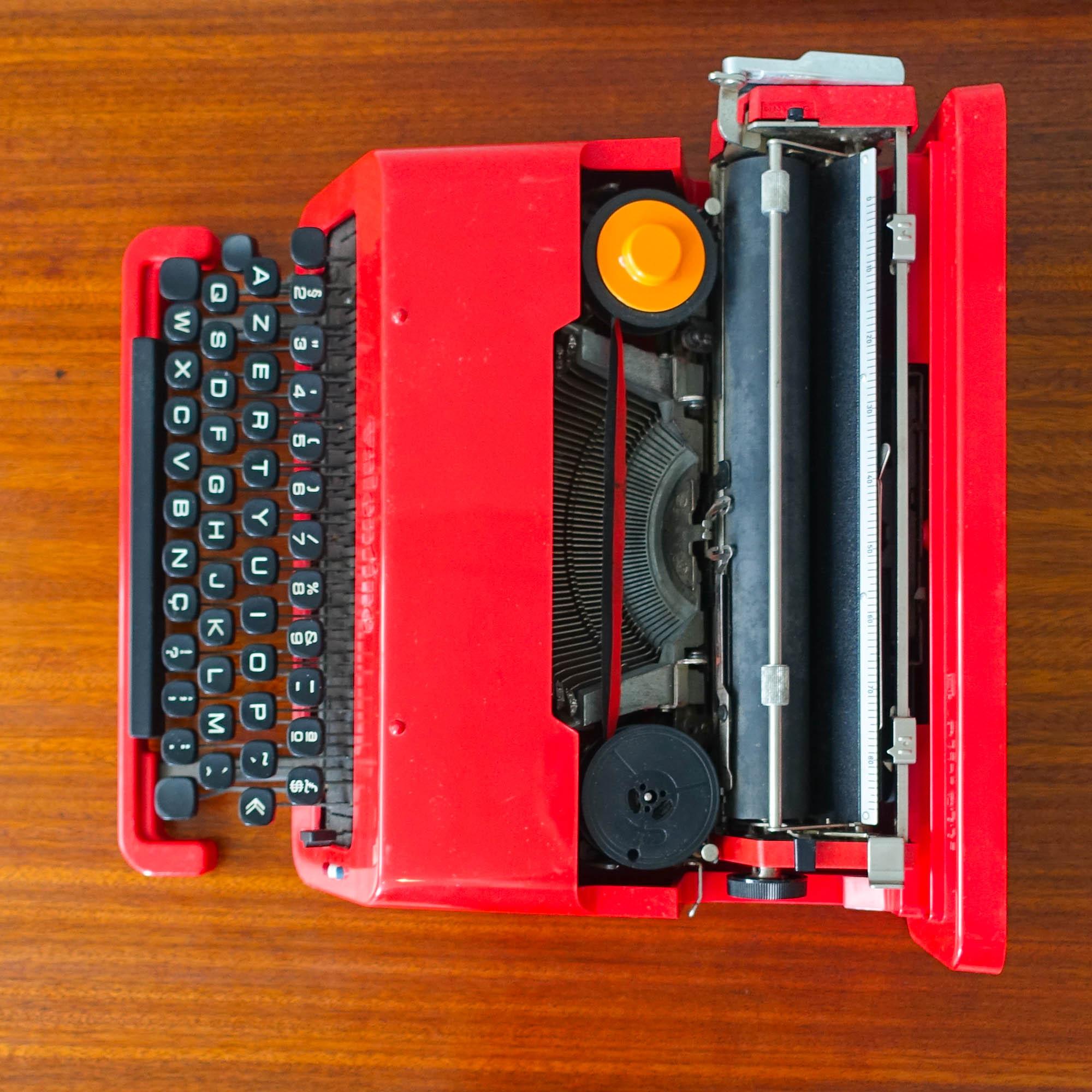 Fin du 20e siècle Type-writer rouge Valentine d'Ettore Sottsass & Perry King pour Olivetti Synthesis