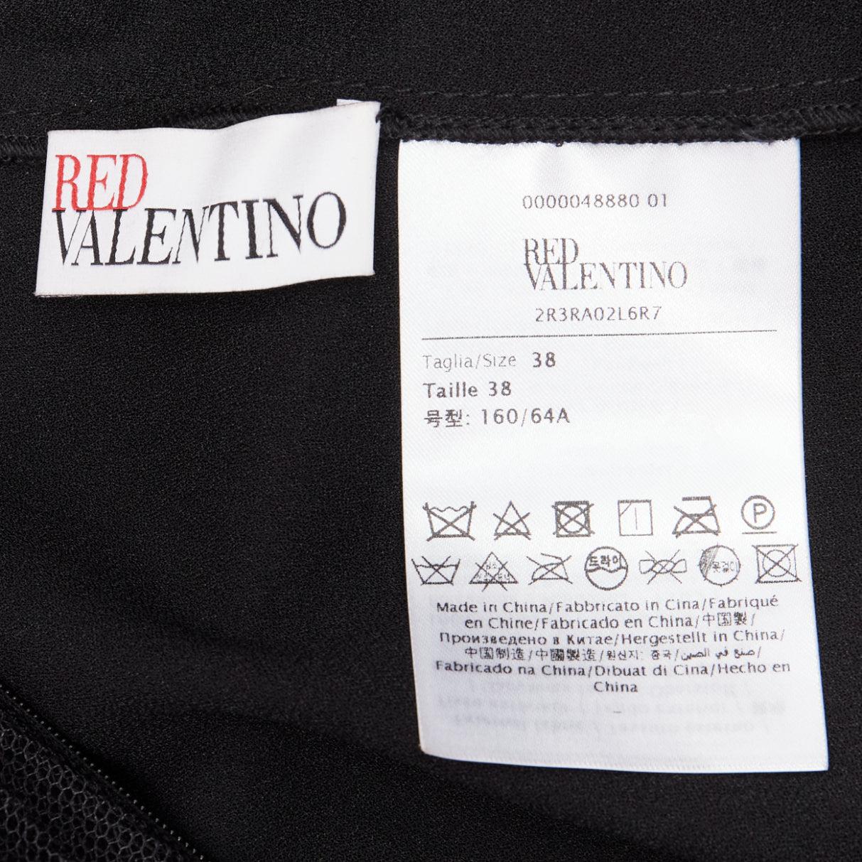 RED VALENTINO 2022 Schwarzer gestreifter Minirock aus Tüll mit weißen Streifen und Falten IT38 XS im Angebot 5