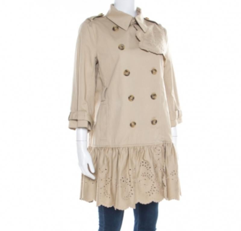 Red Valentino Beige Cotton Eyelet Embroidered Ruffled Double Breasted Coat M im Zustand „Gut“ im Angebot in Dubai, Al Qouz 2