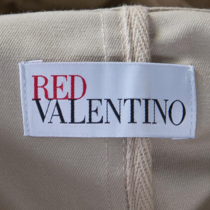 Roter roter Valentino Beigefarbener doppelreihiger Mantel aus Baumwoll-Twill mit Ösenstickerei im Angebot 1