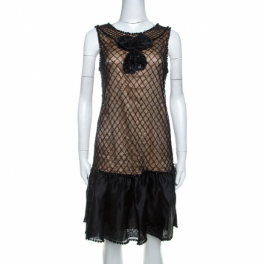 Red Valentino Vestido corto negro de encaje con cuentas y detalle de volantes de seda L en venta