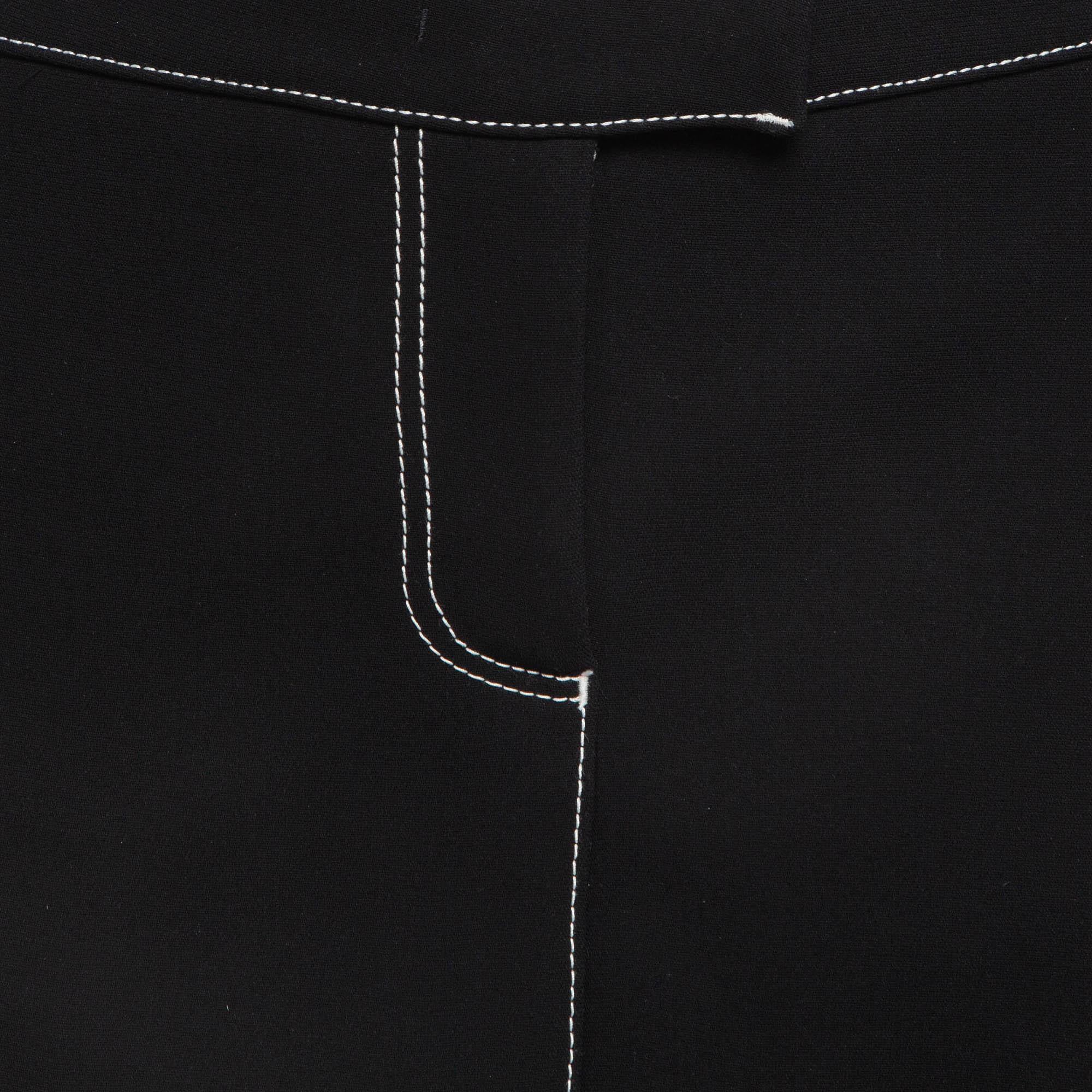 RED Valentino Black Crepe Scallop Skirt Effect Shorts M In Good Condition For Sale In Dubai, Al Qouz 2