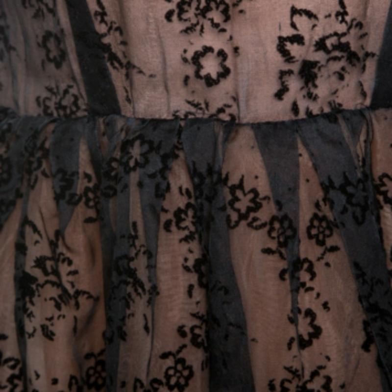 RED Valentino - Vestito corto in organza con motivo floreale Burnout nero S In condizioni buone in vendita a Dubai, Al Qouz 2
