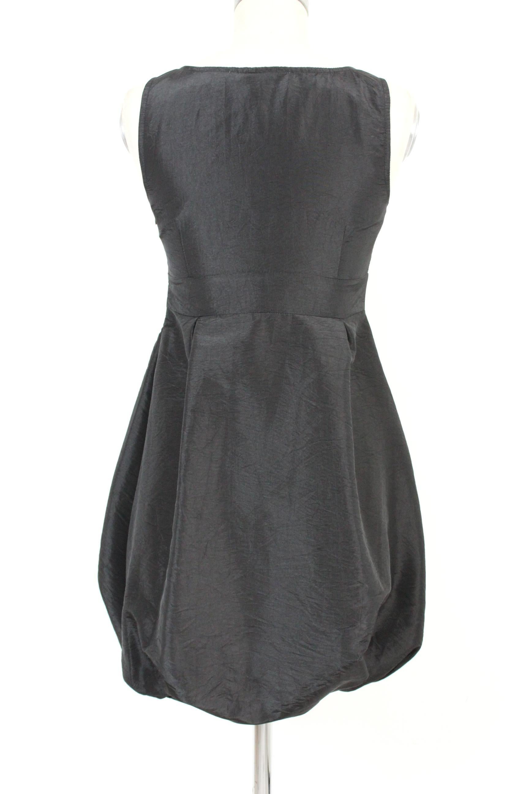 Red Valentino 2000s vintage black dress. Elegant short balloon model, with elastic and waistband. Side zip closure. Composition 100% jersey. Made in Italy. New with tag.

Size: 42 It 8 Us 10 Uk

Shoulder: 42 cm 
Chest / Chest: 43 cm 
Length: 86 cm