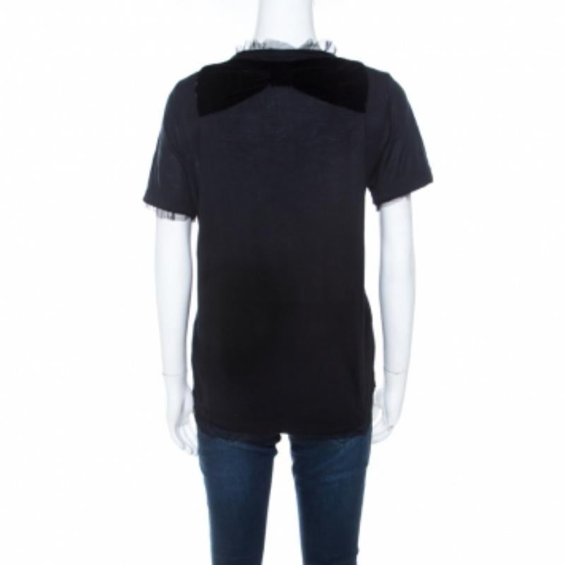Vai sul sicuro con questo splendido top di Valentino che offre il meglio delle tendenze di questa stagione. Questo classico pezzo nero è ricco, elegante e si adatta perfettamente a qualsiasi occasione. È impreziosita da paillettes su tutto il