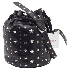RED Valentino Borsa a secchiello con coulisse e borchie in pelle nera