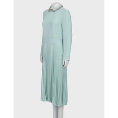 Vestido midi negro de Red Valentino con bajo plisado, talla S, manga larga